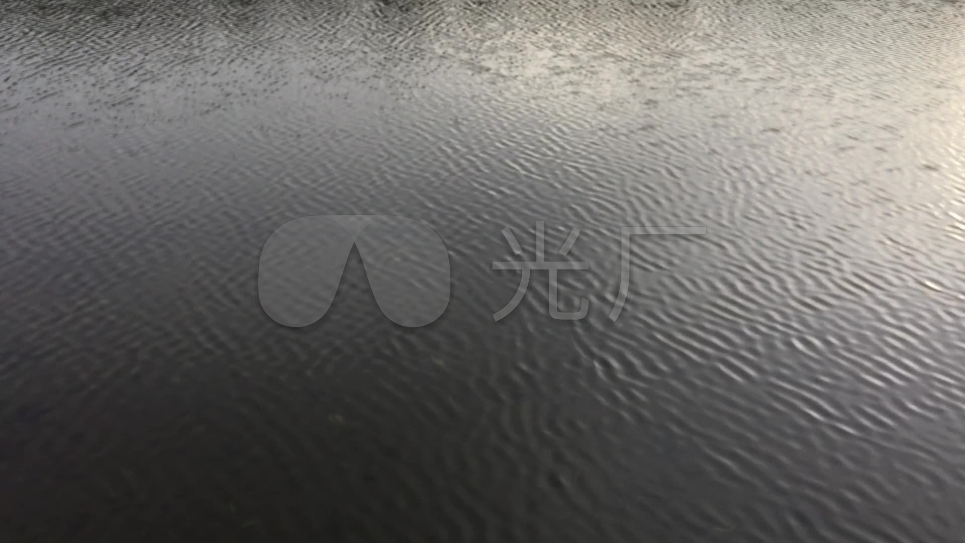 实拍池塘河水光线水波纹高清视频