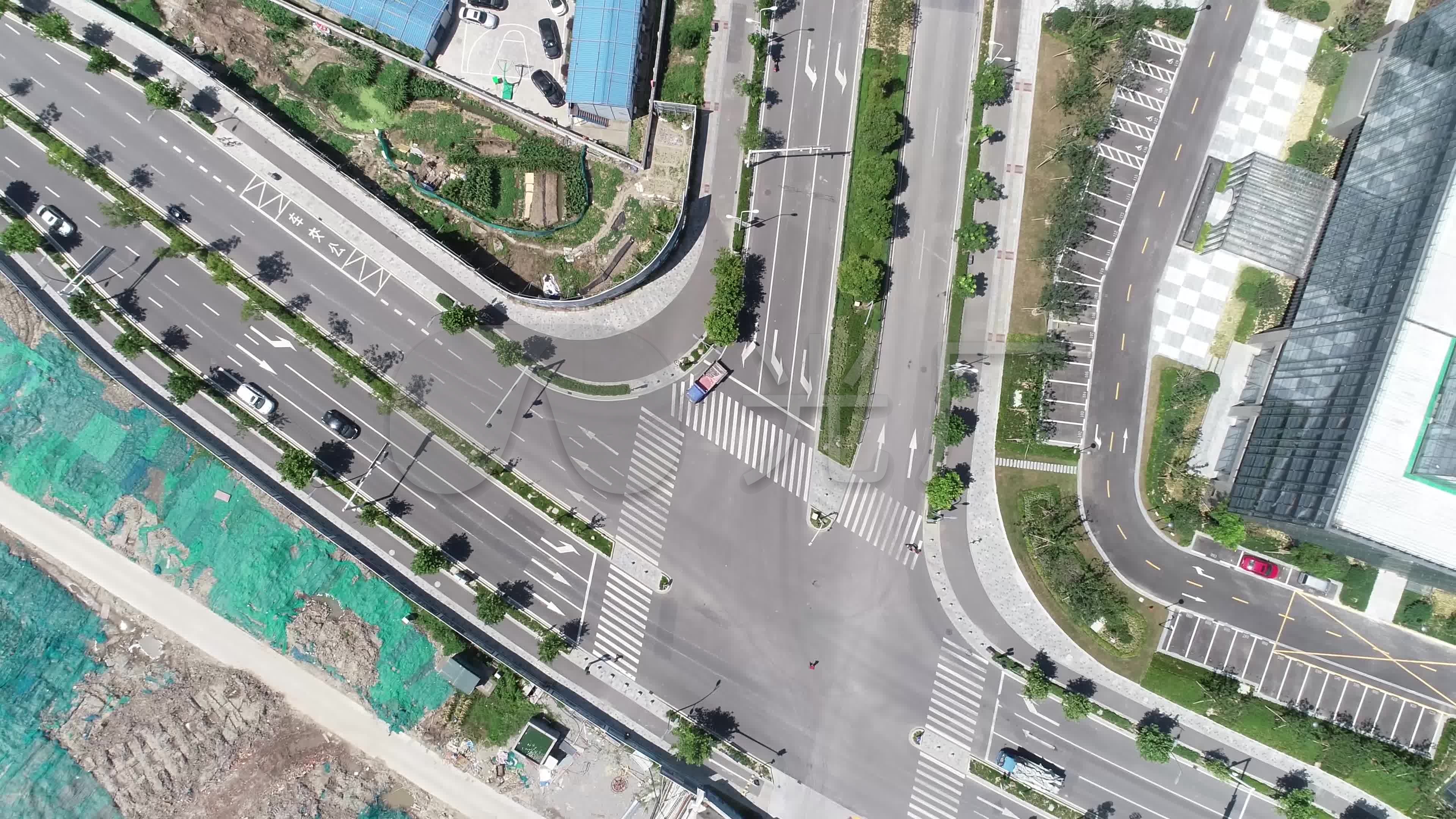航拍垂直拍摄交通道路三叉路口_3840x2160_高清视频
