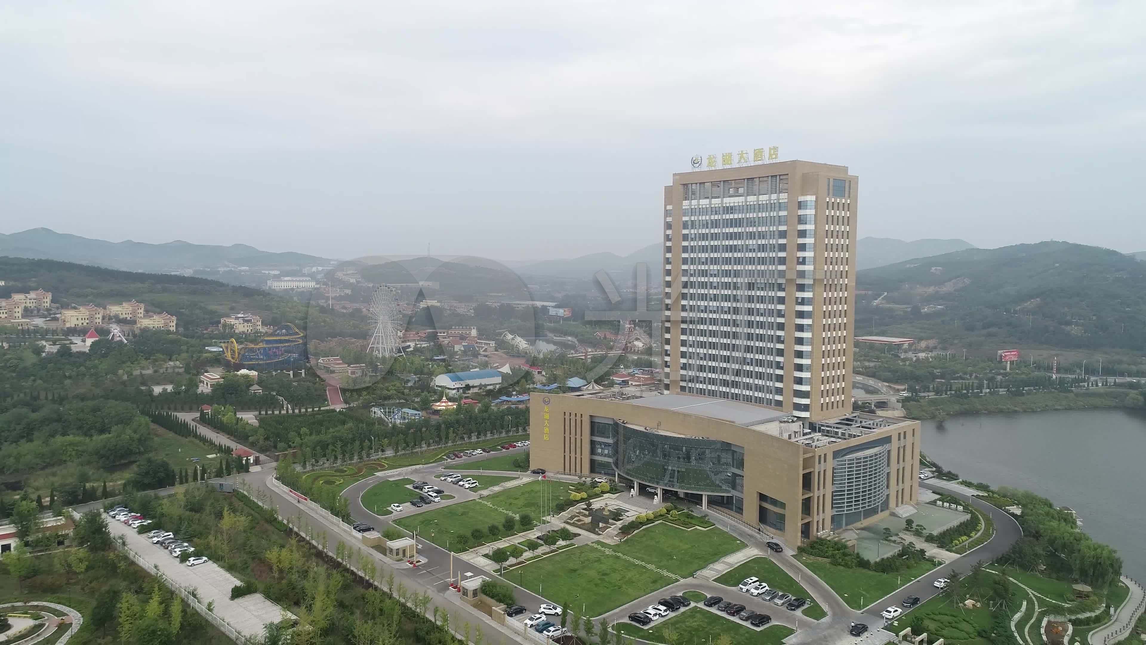 航拍招远龙湖大酒店
