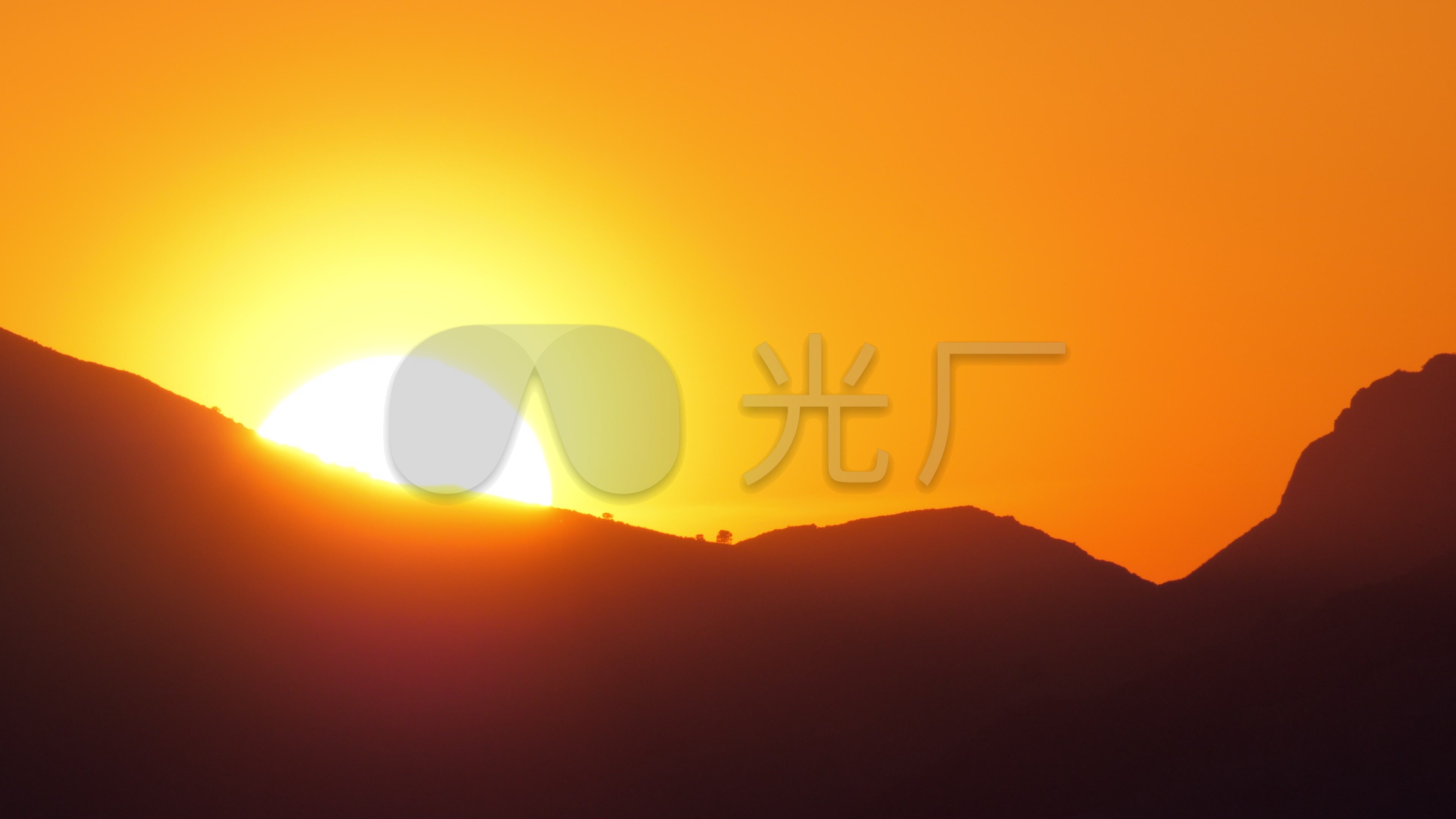 山顶背后的太阳