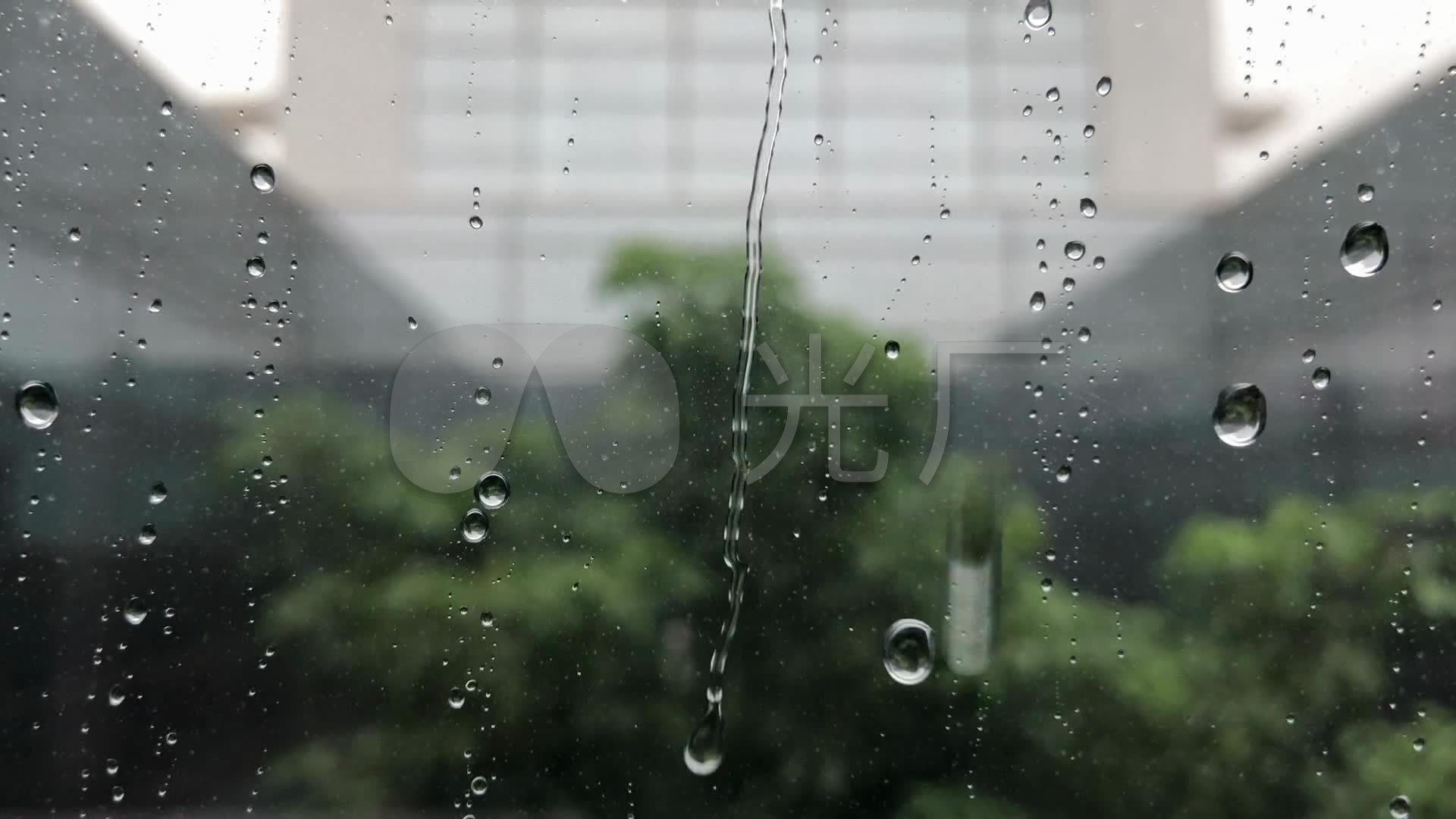 玻璃水珠水流雨滴水滴冷忧郁悲伤滴落滴下流