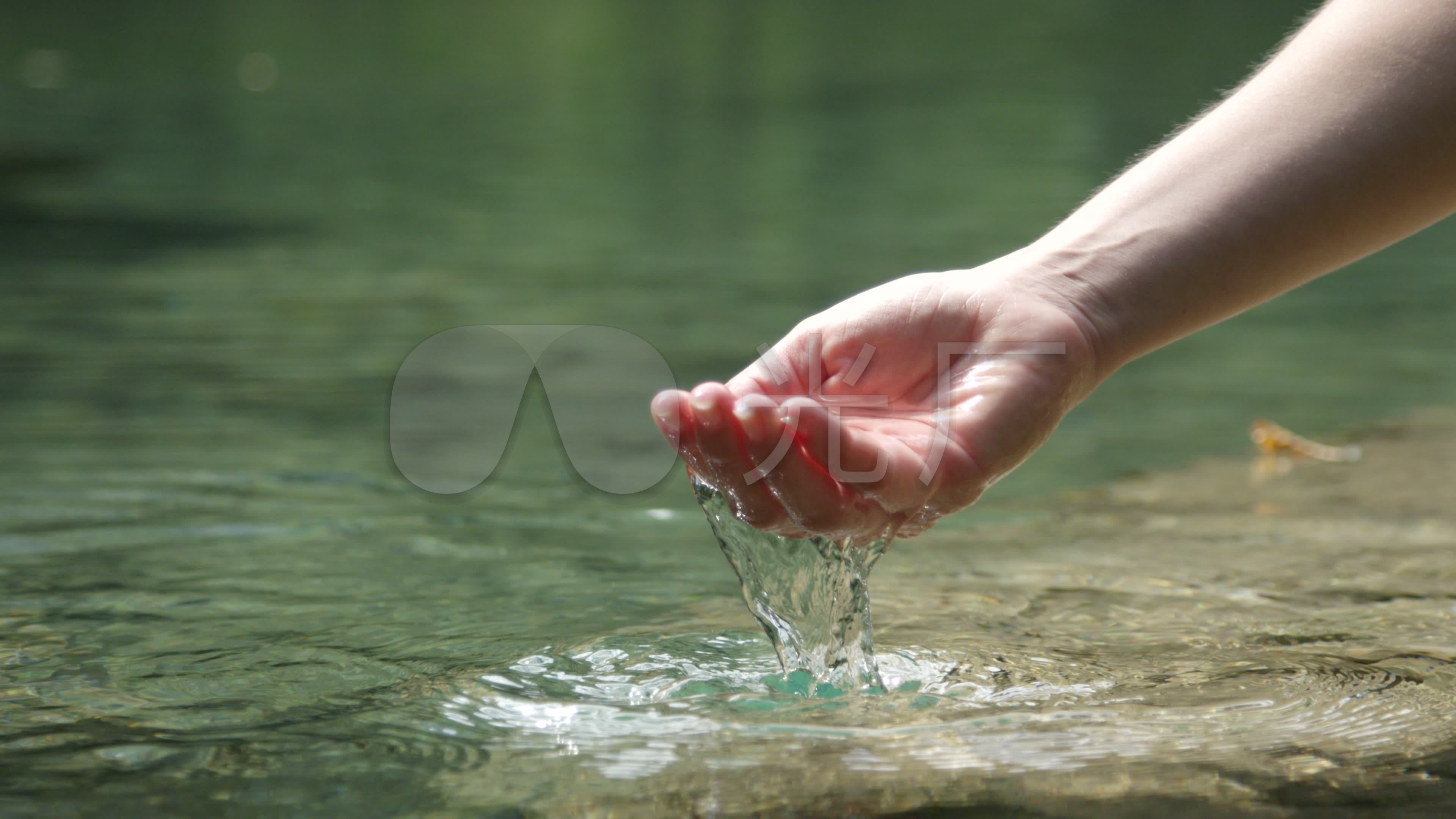 手捧水手抚水手拍水_3840x2160_高清视频素材下载(:)