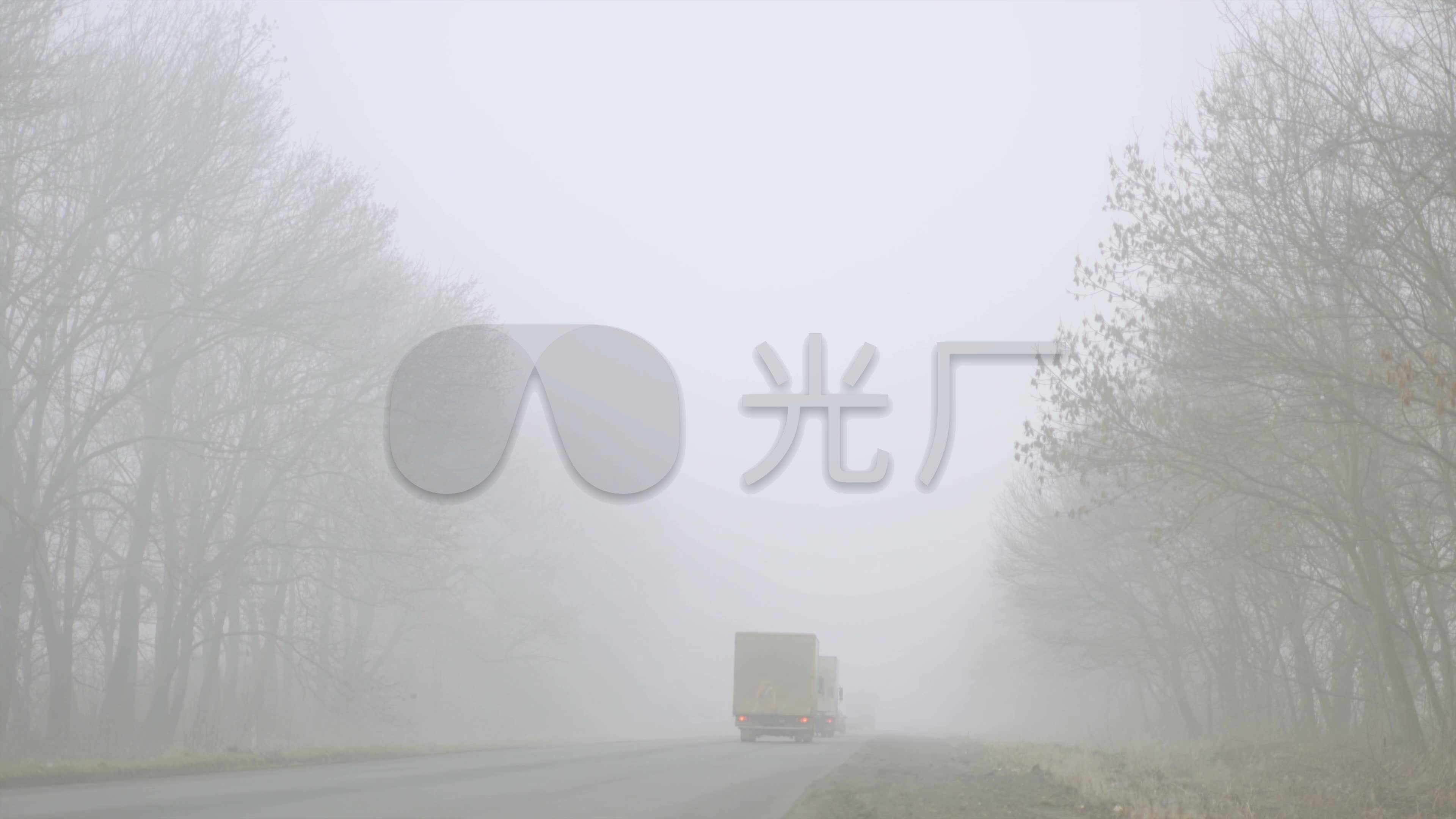雾天雾霾大雾雾气公路_3840x2160_高清视频素材下载