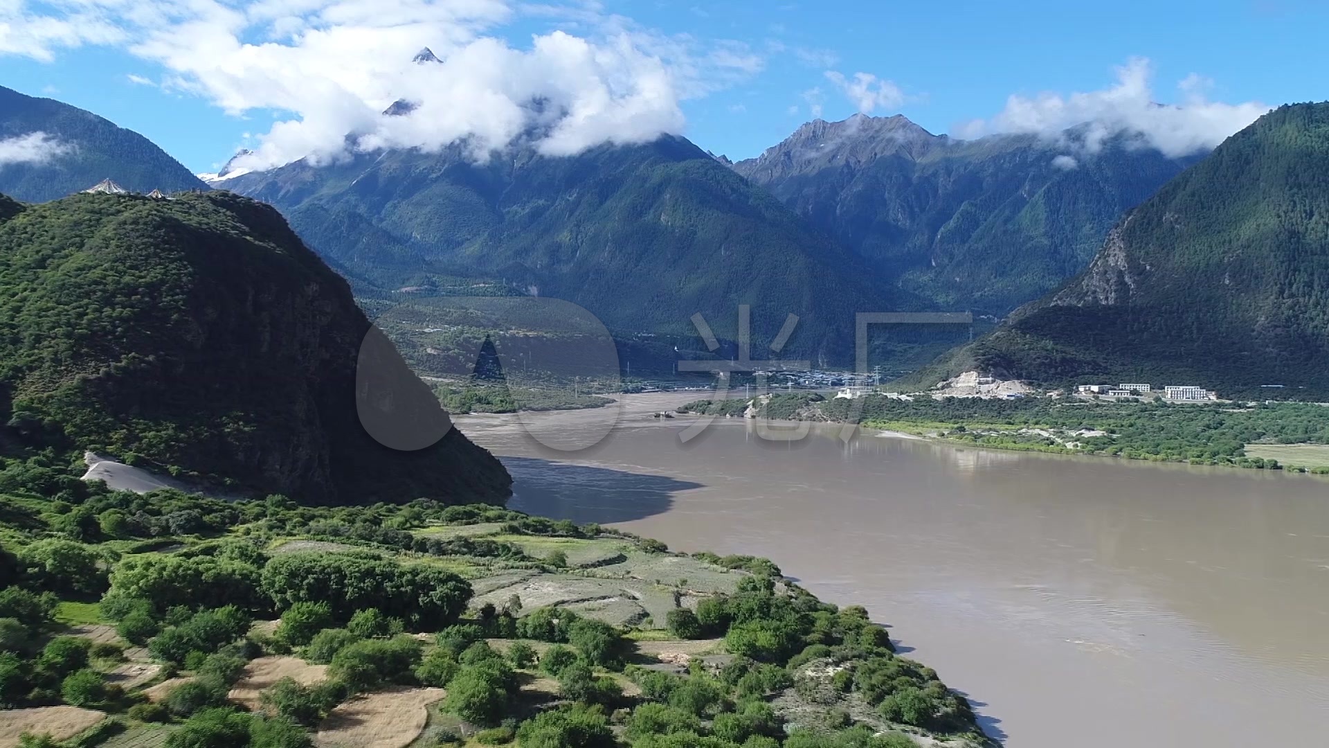 航拍西藏河谷山川雅鲁藏布江