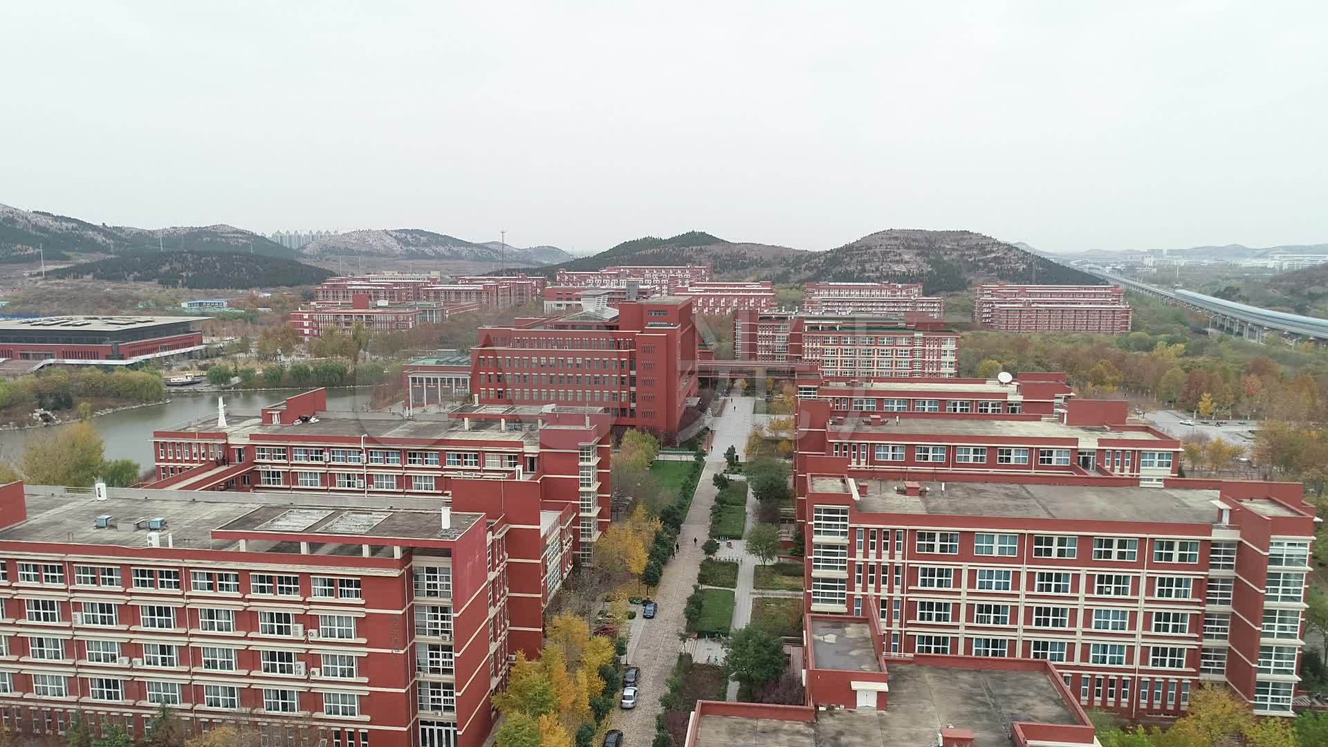 山东交通学院大环境带轻轨航拍_1920x1080_高清视频素材下载(编号