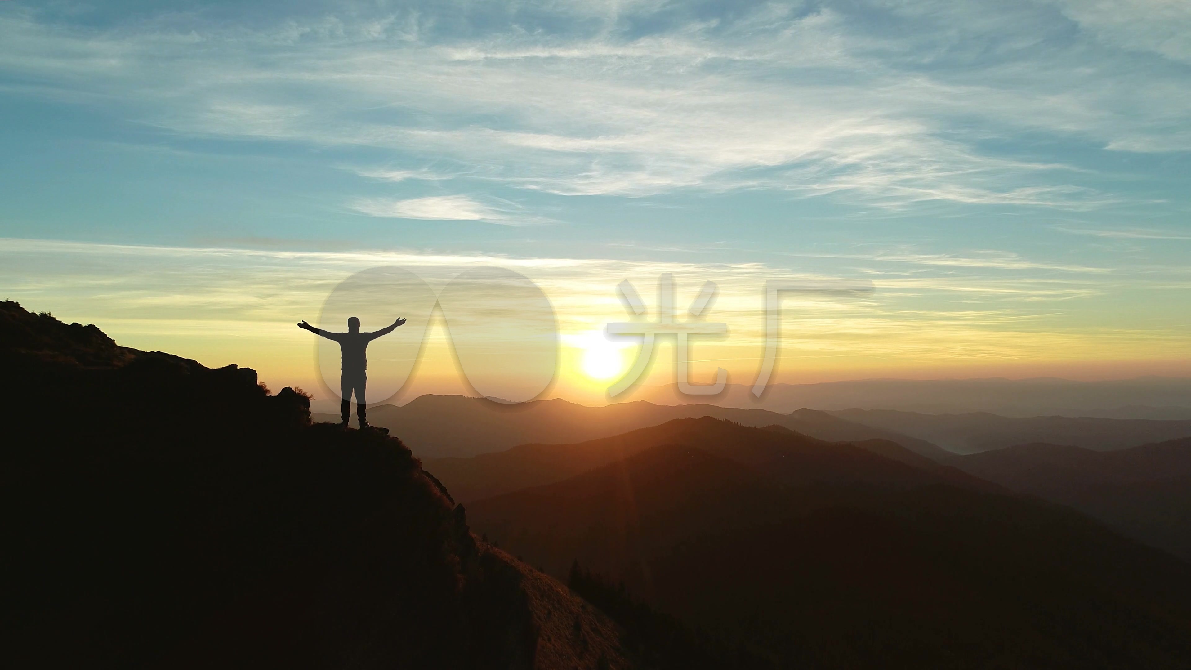 站在巅峰成功励志登顶徒步_3840x2160_高清视频素材