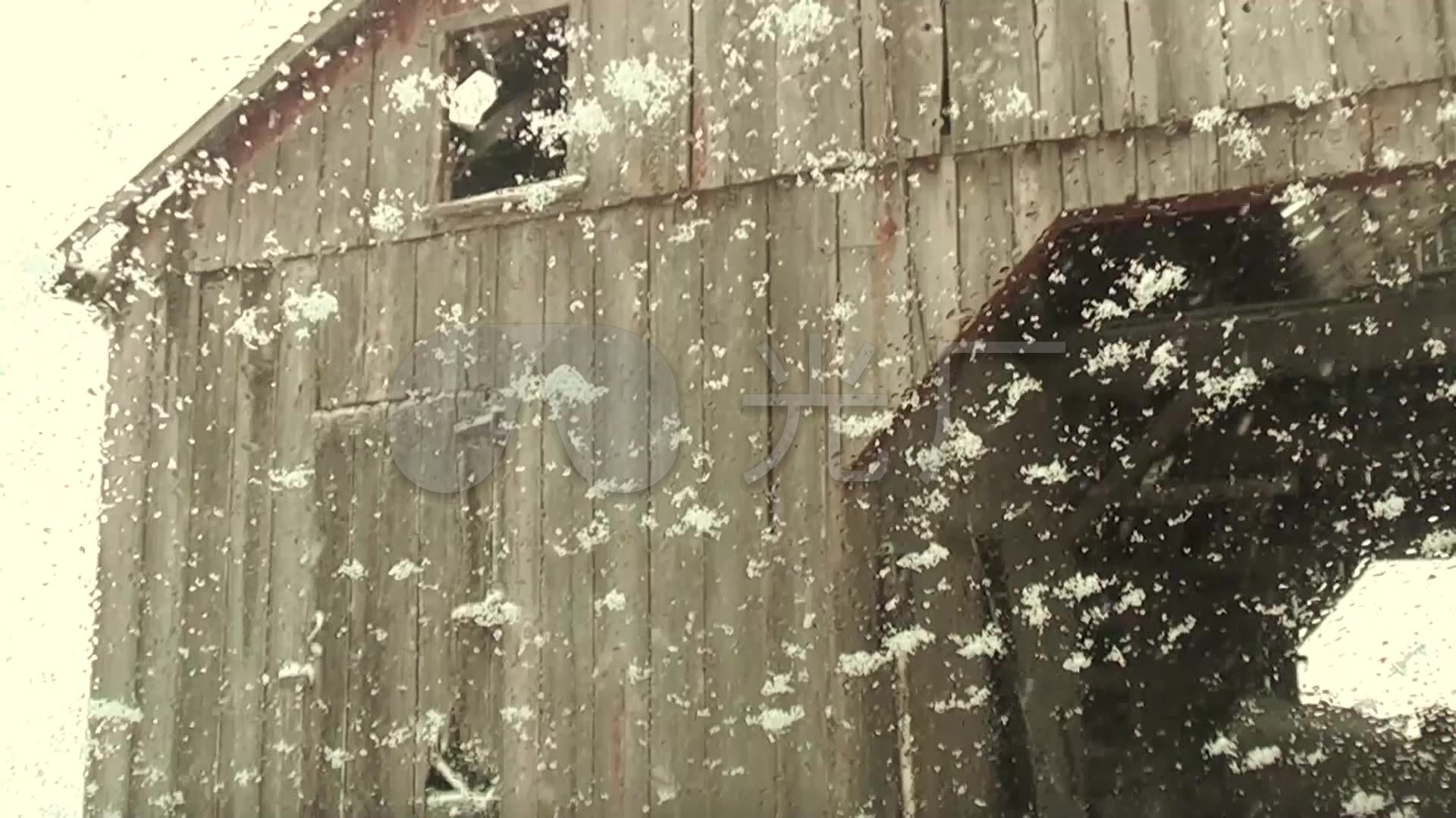 林海木屋下雪隔窗看雪_1920x1080_高清视频素材下载