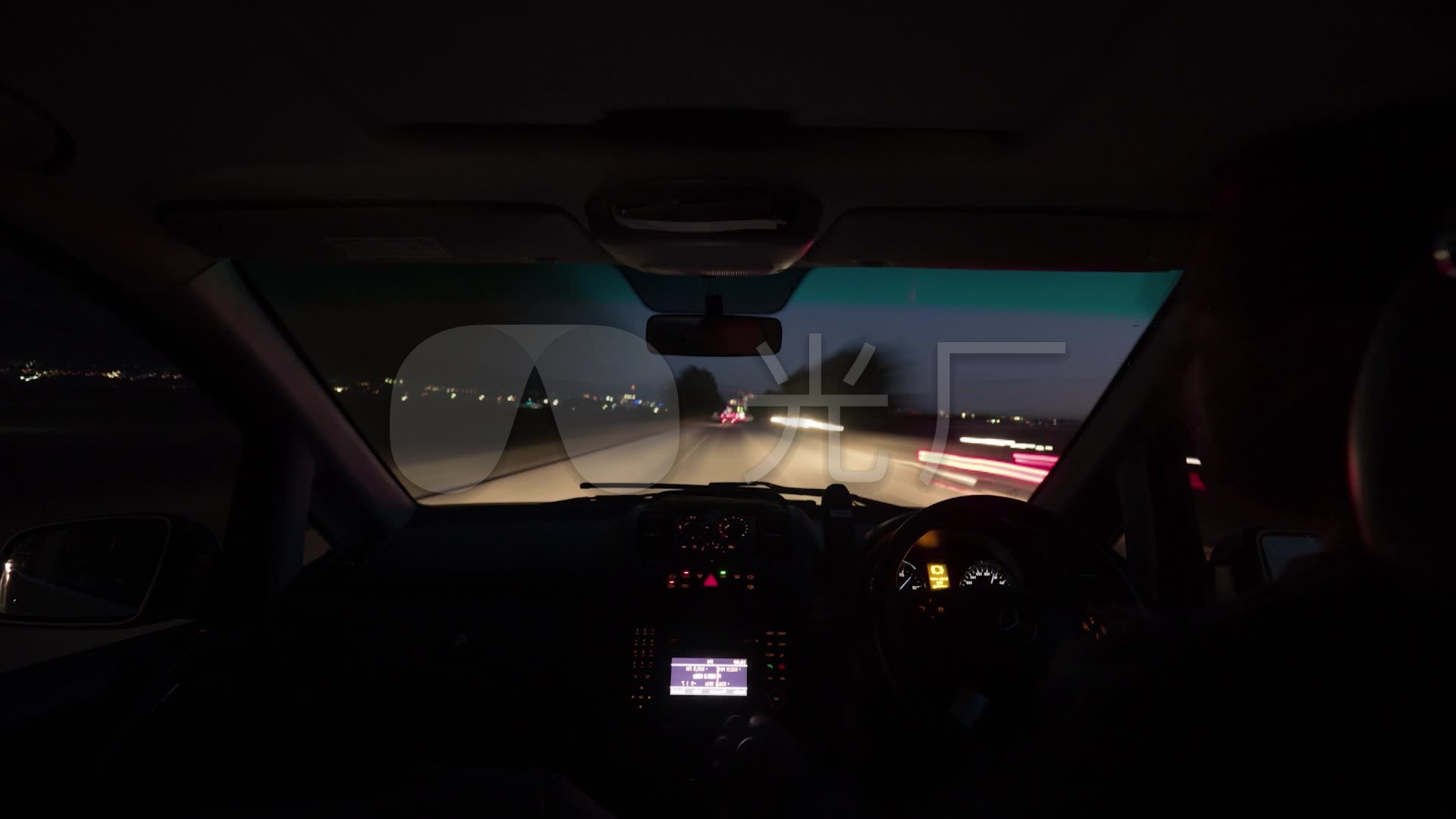 夜晚开车延时,快镜头,速度感