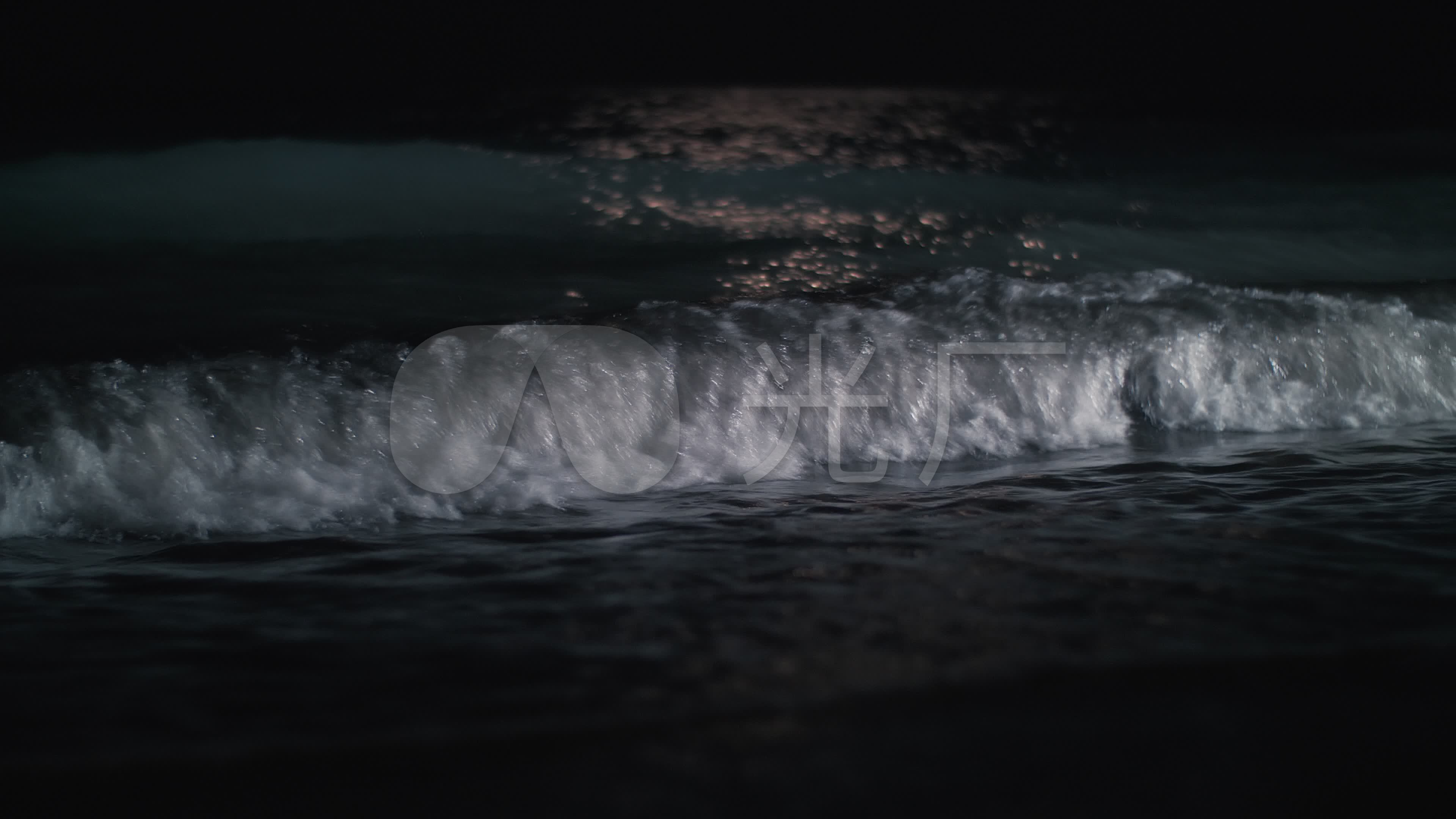 夜间大海潮起潮落沙滩海浪_3840x2160_高清视频素材