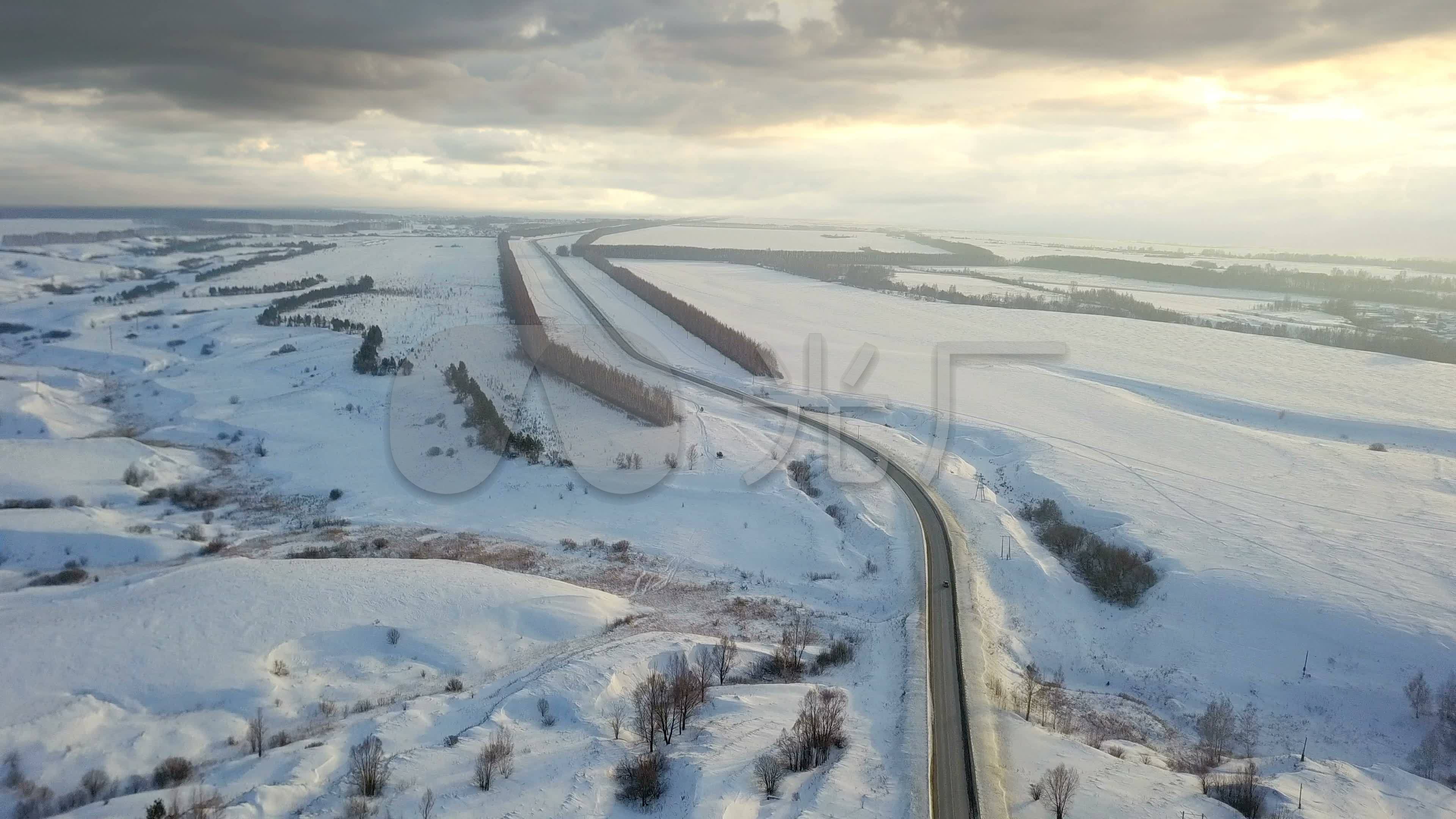 航拍道路雪地冬季开车_3840x2160_高清视频素材下载