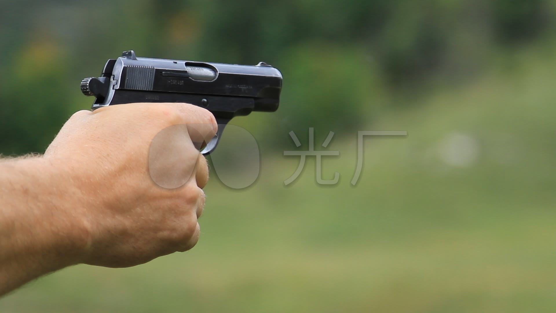 手枪开枪射击
