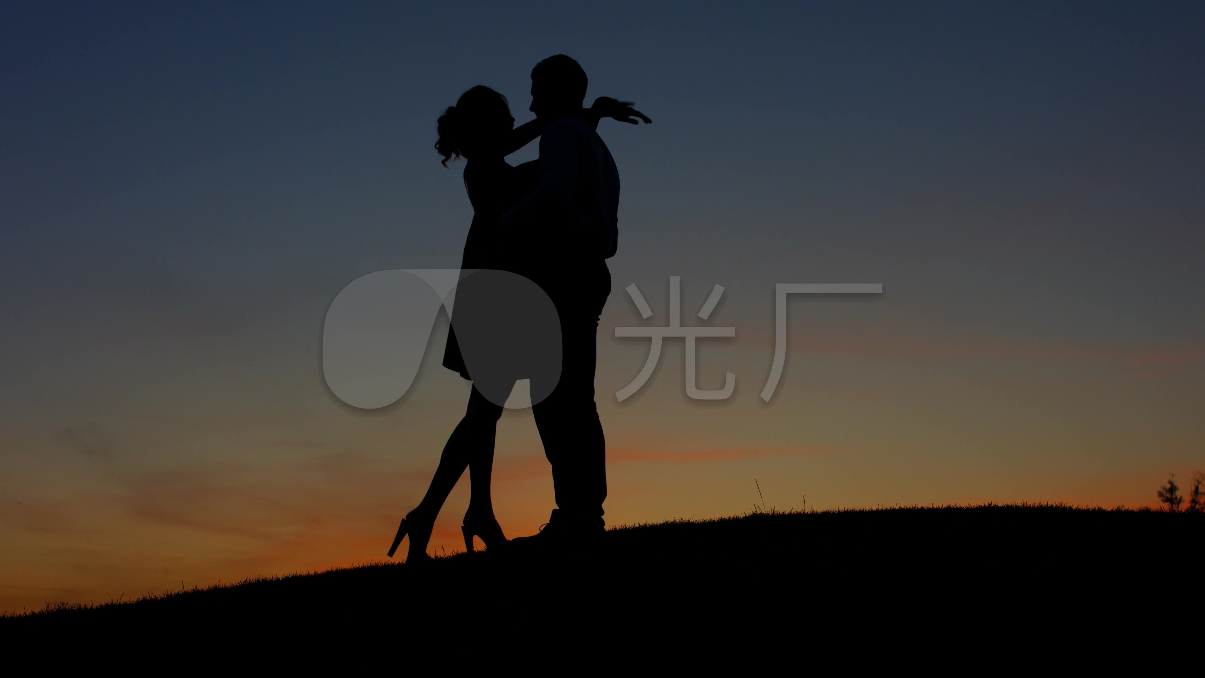 亲吻情侣拥抱爱情感情激情_3840x2160_高清视频素材下载(编号:3318670