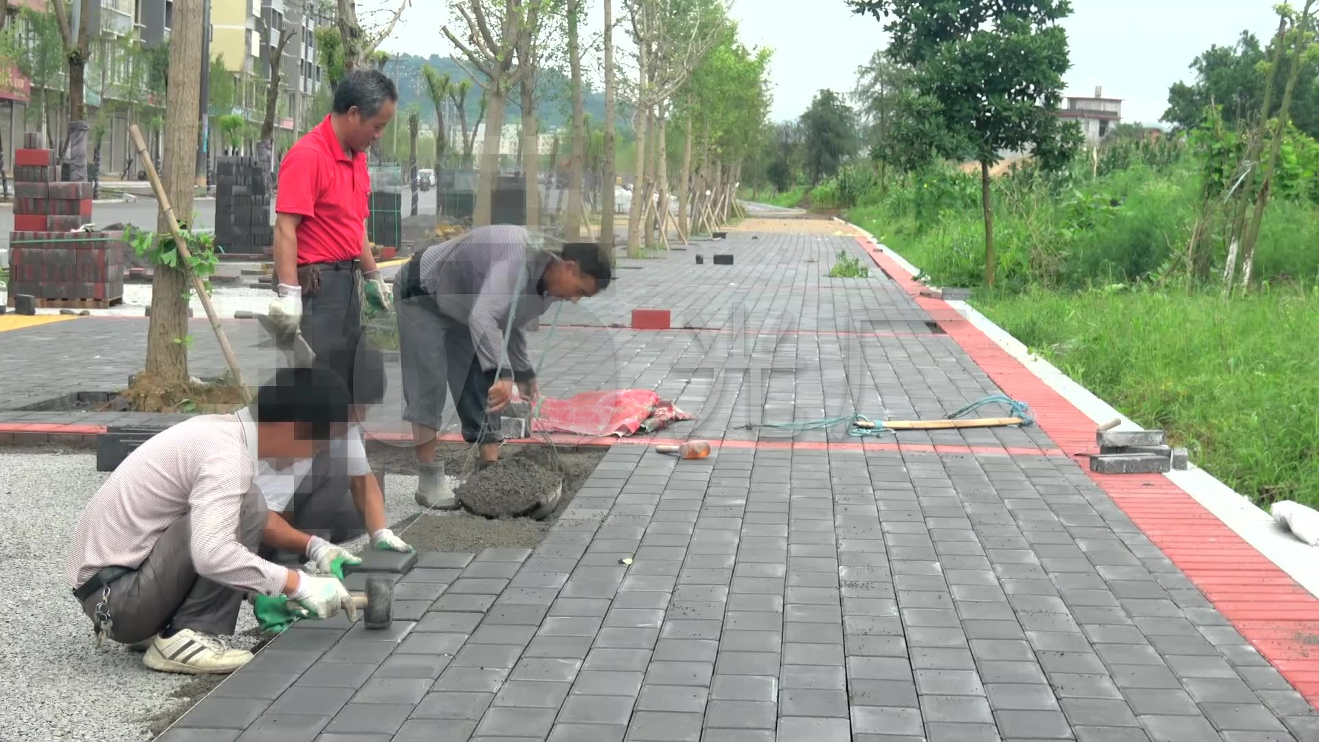 人行道铺设地砖,道路提升改造