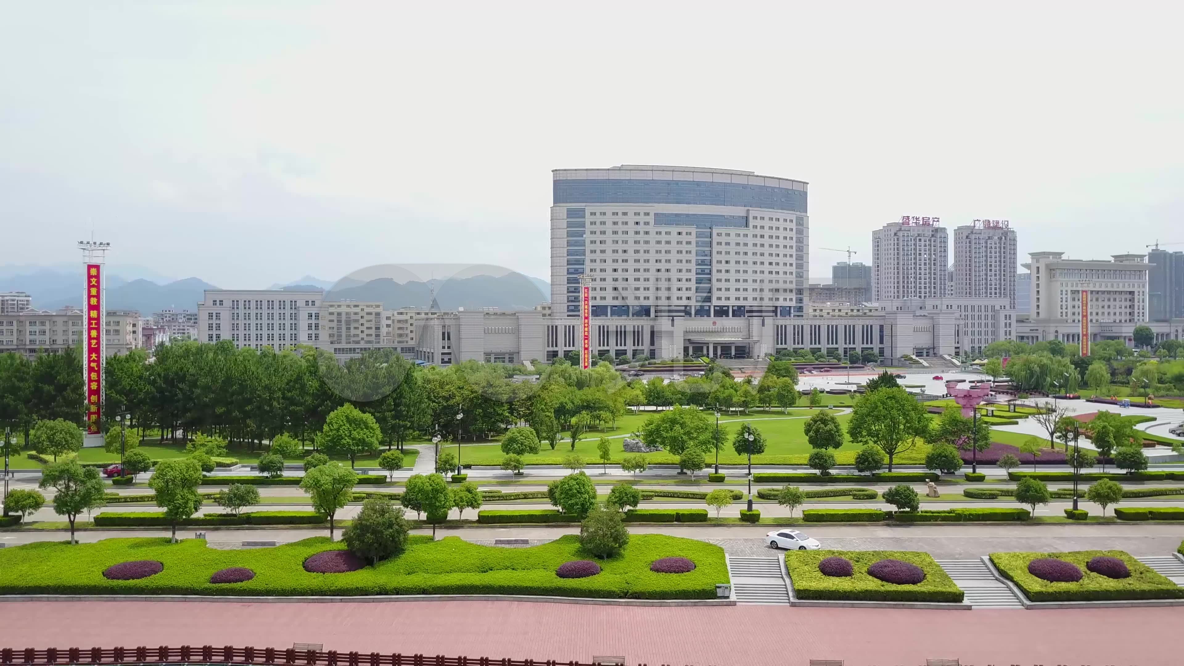 东阳航拍东阳人雕像市政府大楼城市街景公路_3840x2160_高清视频素材