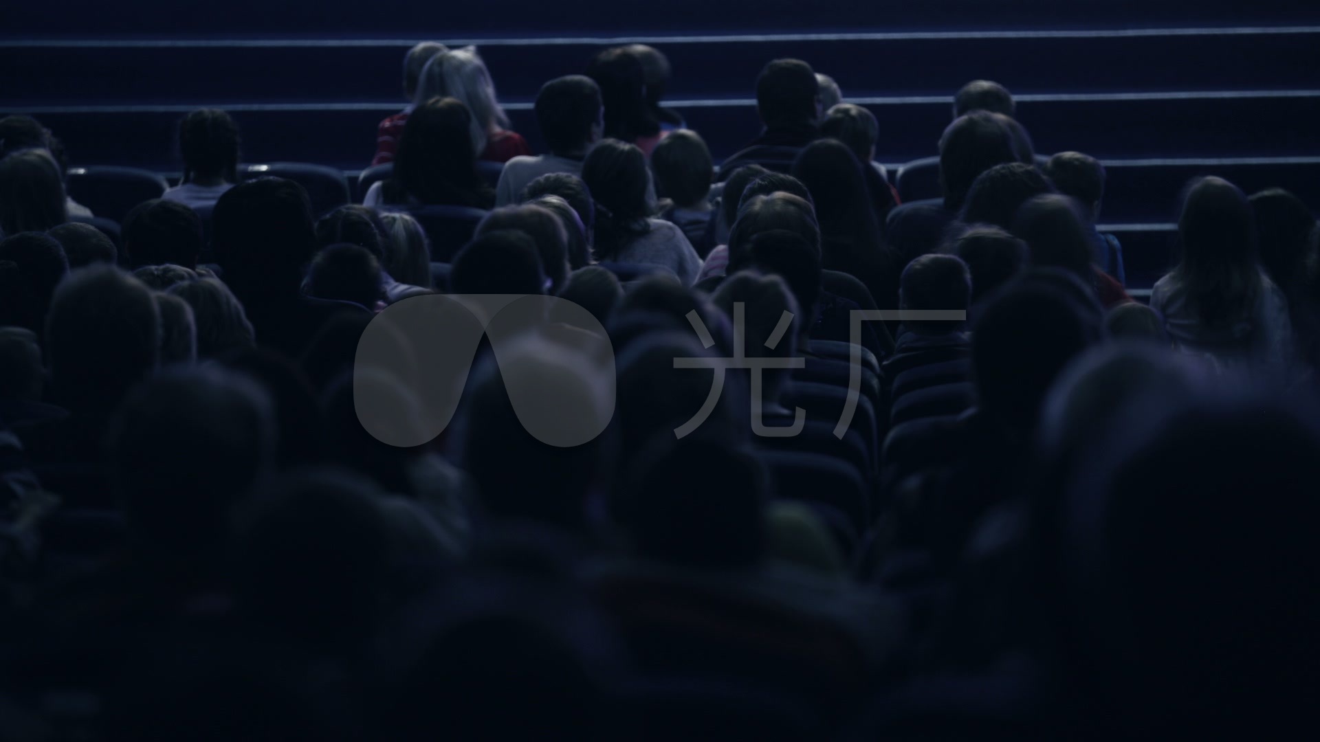 台下观众看表演延时