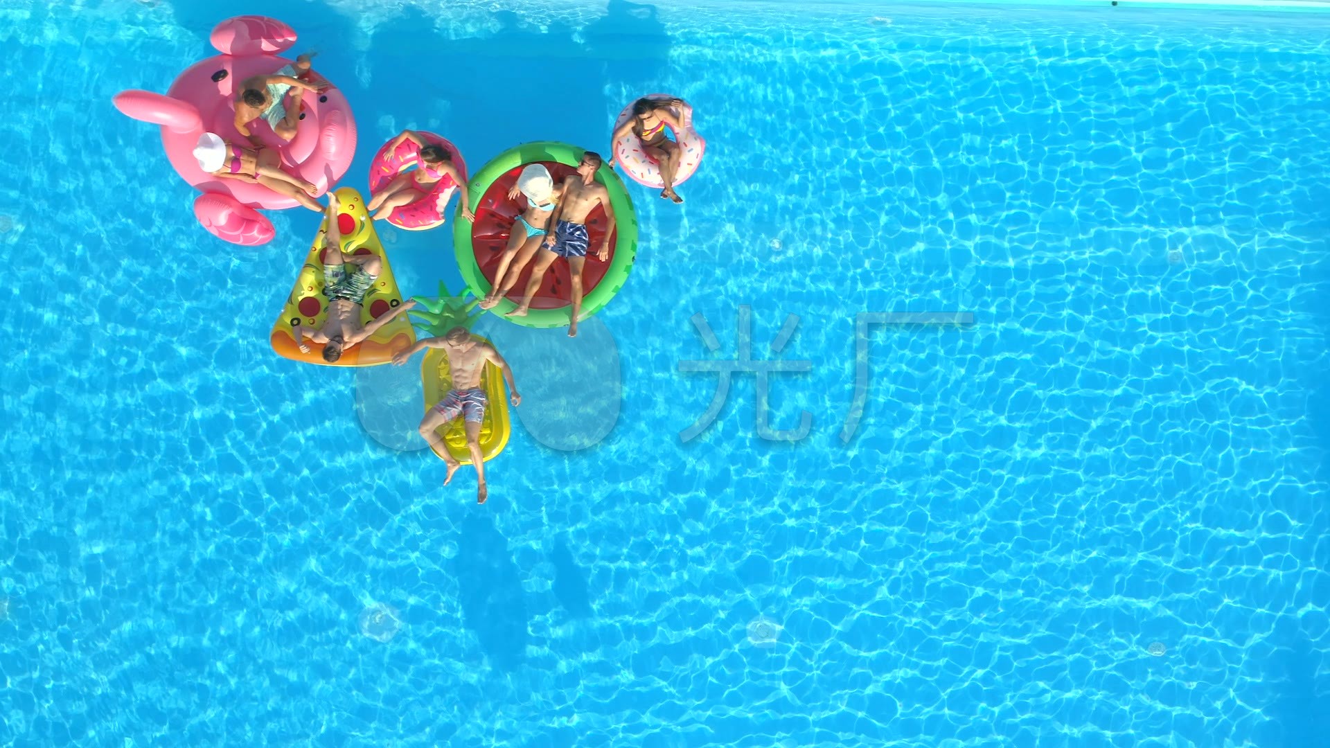 航拍大海海面漂浮