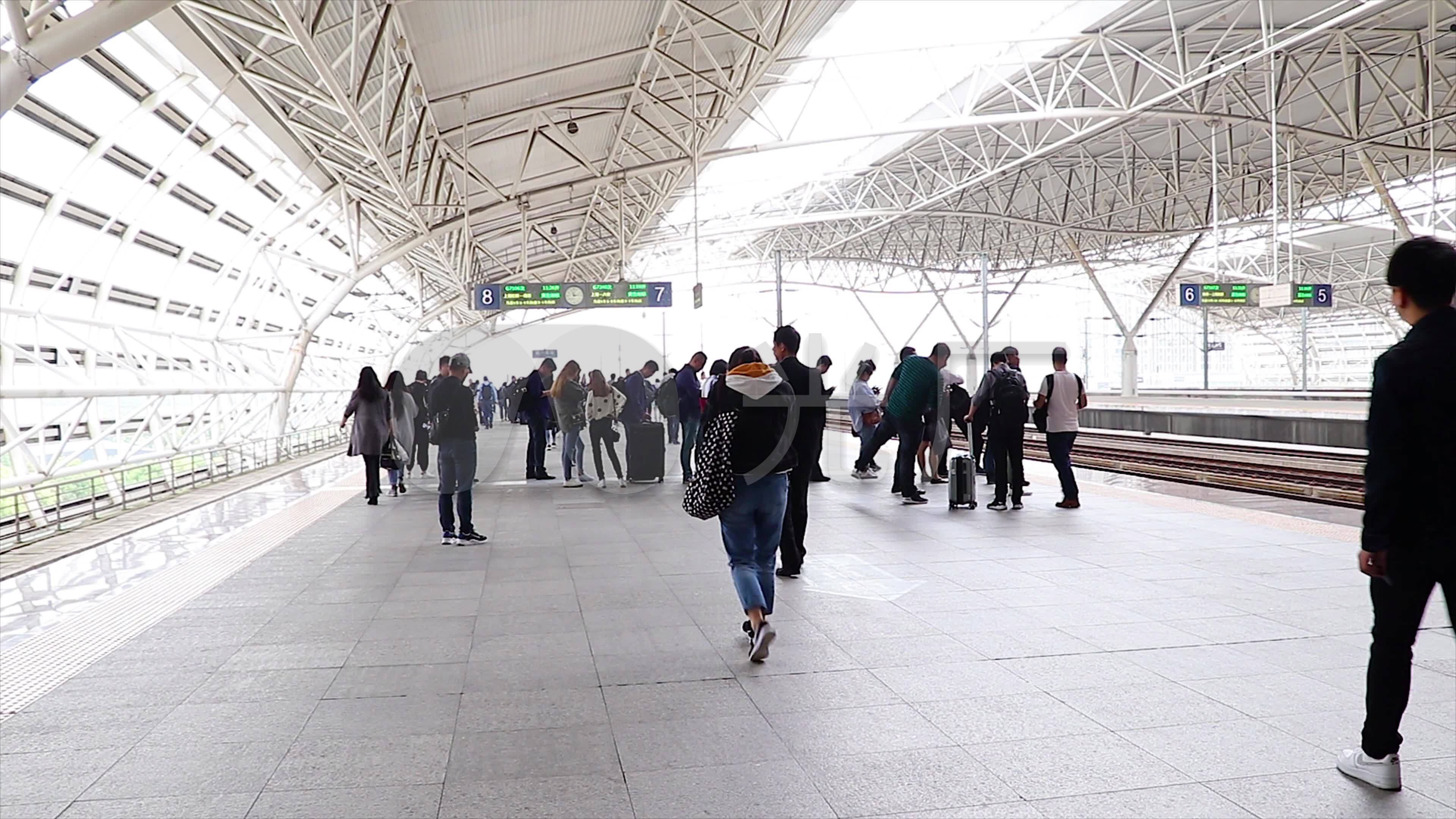 4k实拍高铁站旅客