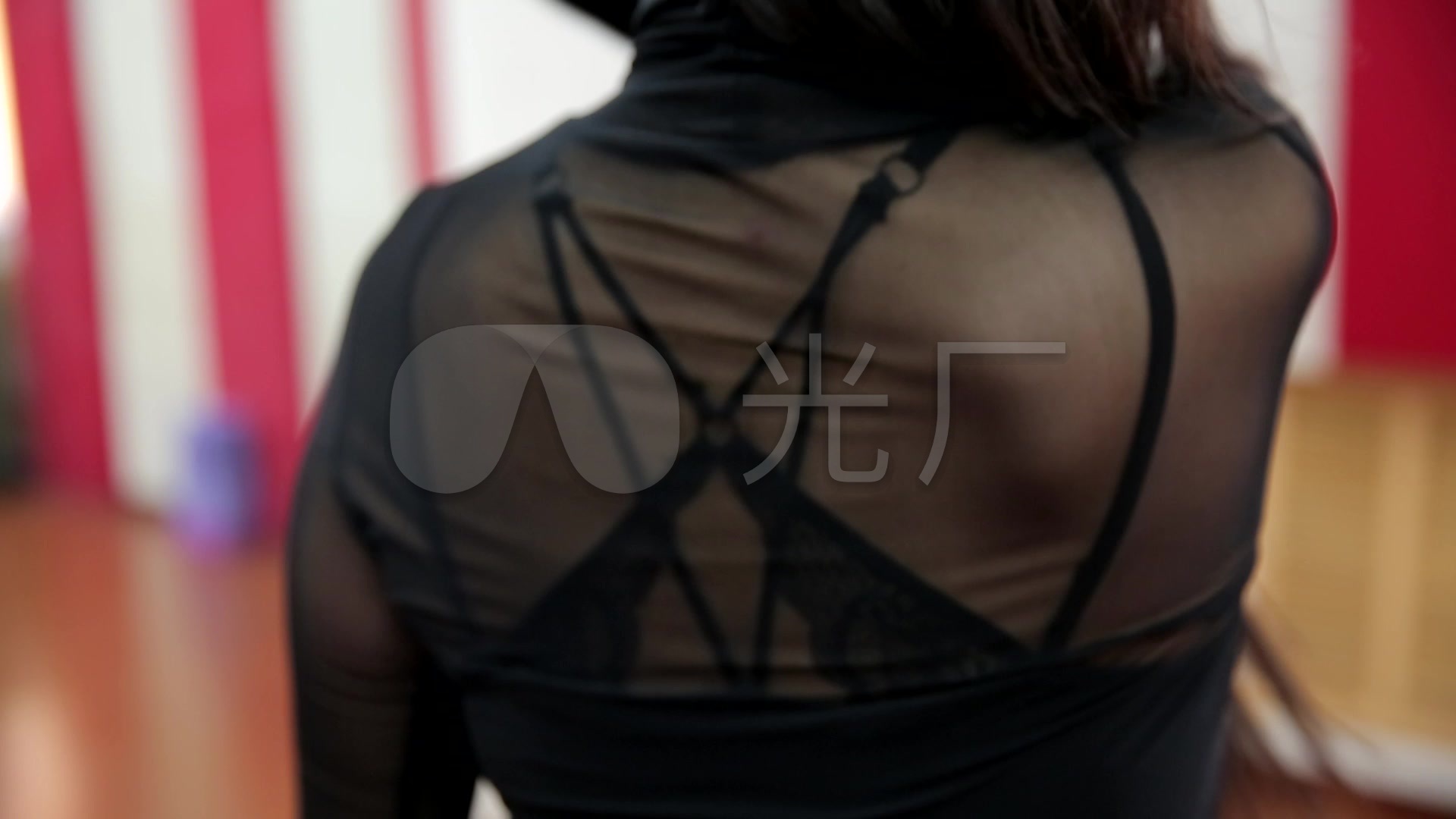 性感舞舞娘跳舞制服腰链肚皮女_1920X1080_排练超短裙性感图片