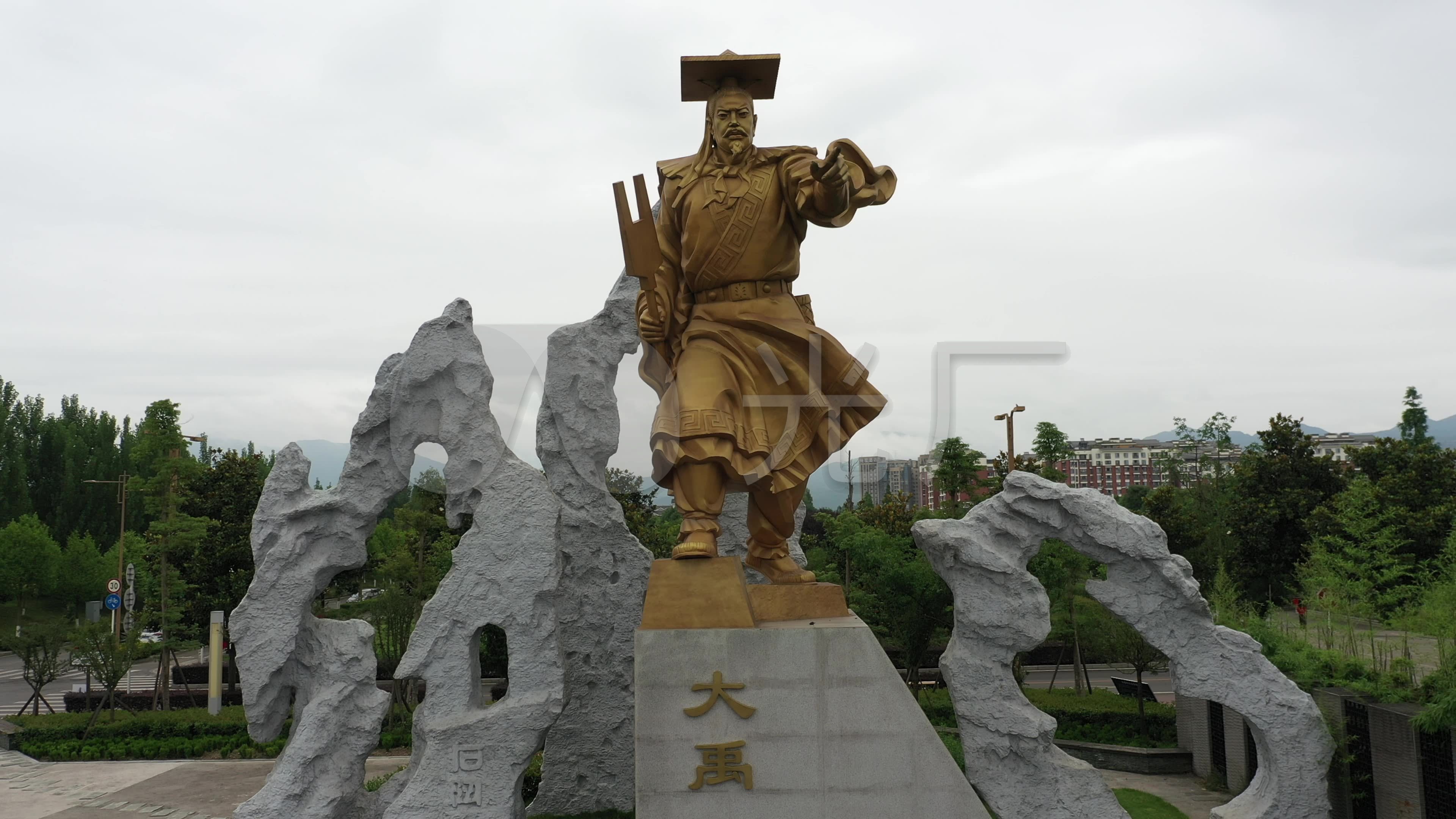 4k-log大禹雕塑航拍_3840x2160_高清视频素材下载(编号:3636573)_实拍