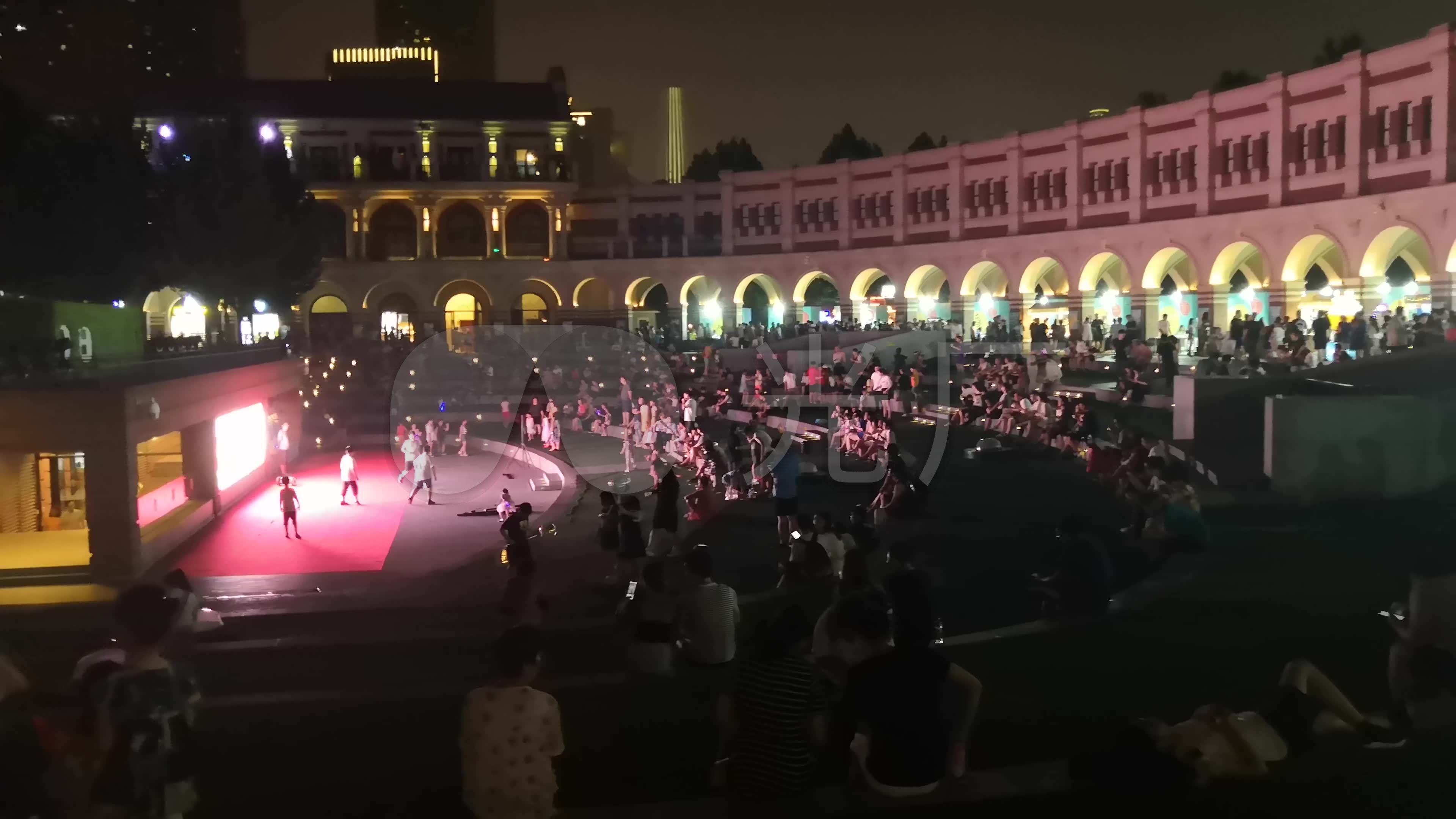 原创实拍天津民园夜市人群视频素材_3840x2160_高清视频素材下载(编号