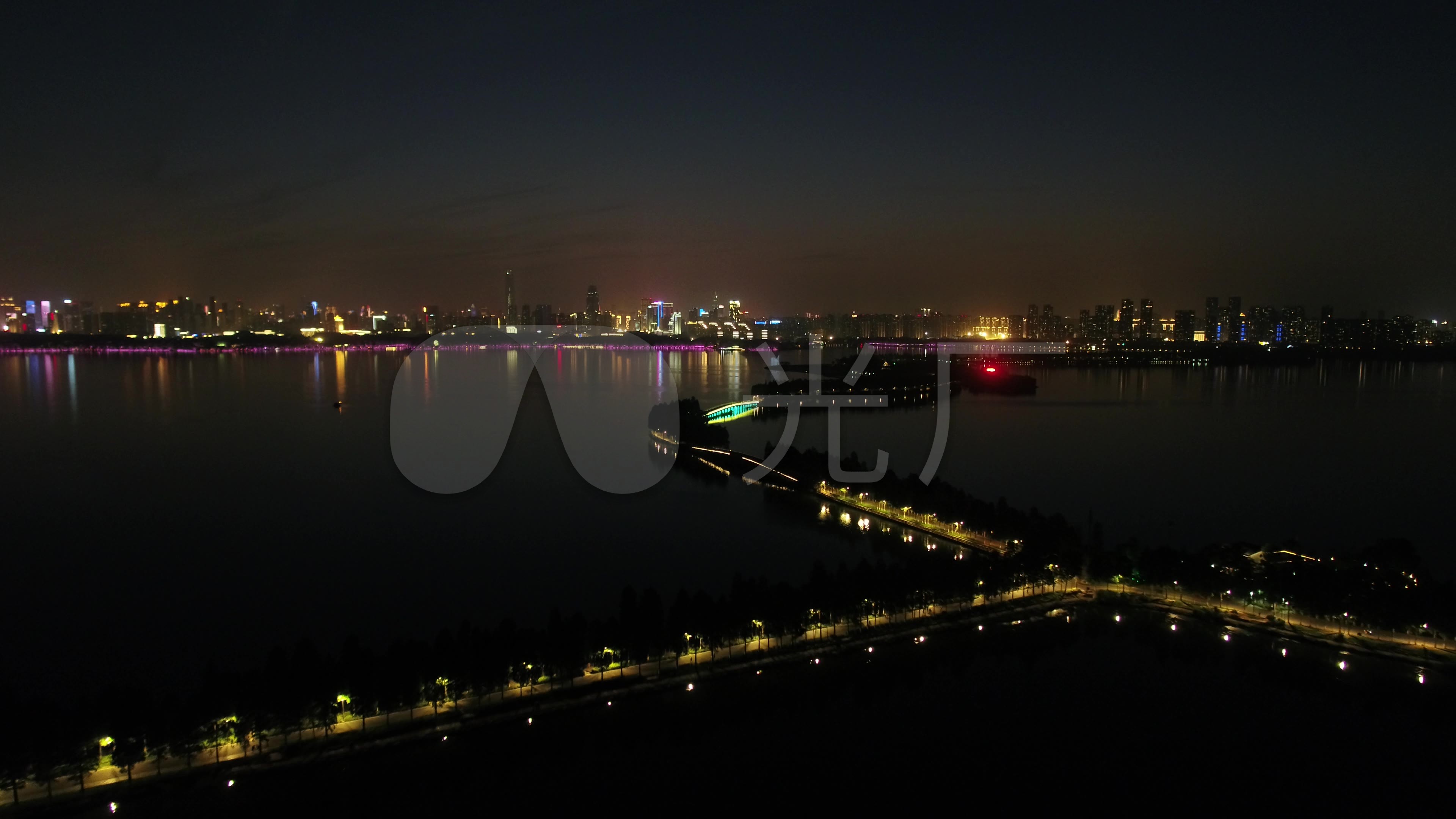 航拍4k武汉夜景东湖绿道夜景