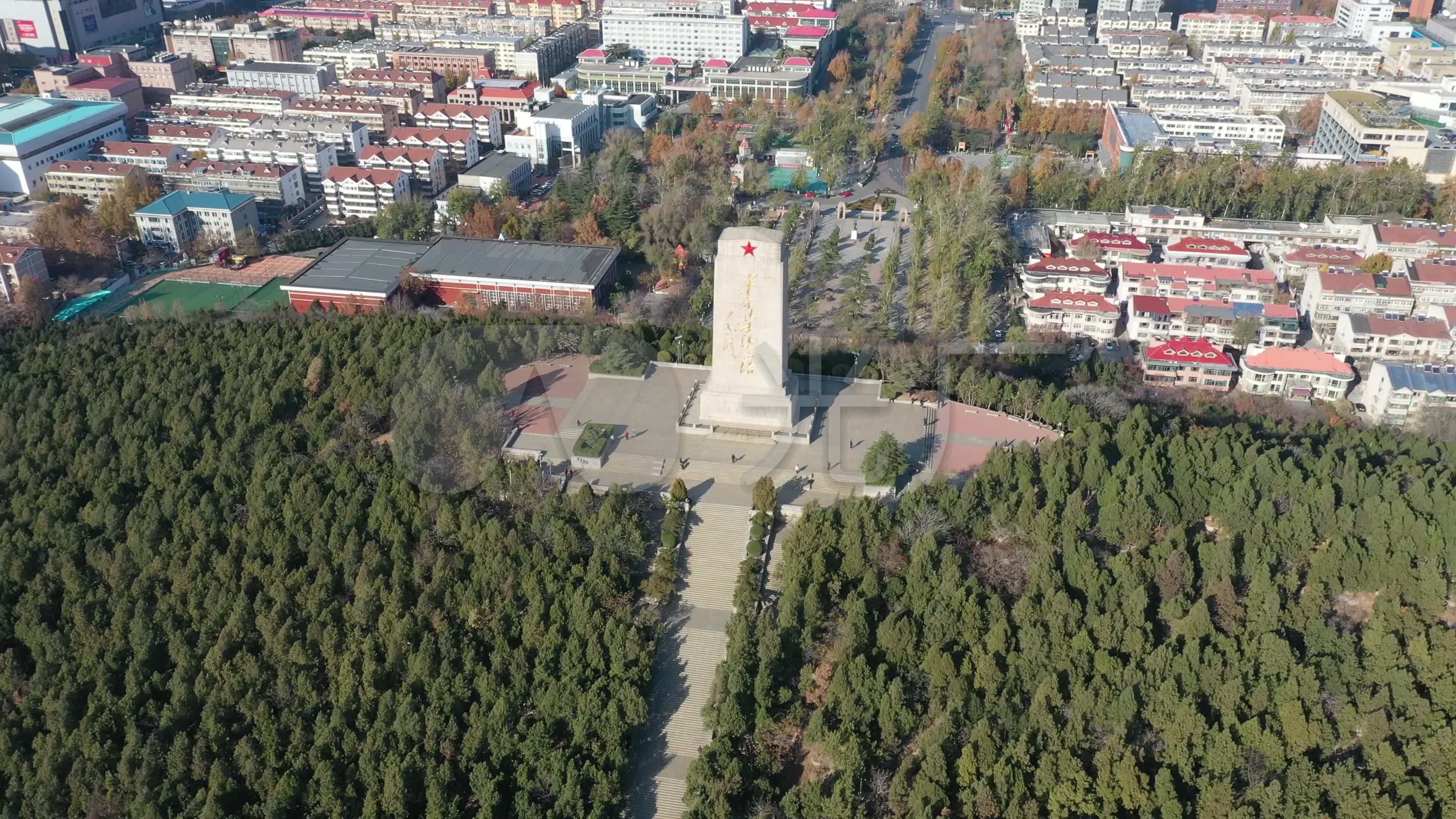 4k航拍济南市中区英雄山革命烈士纪念碑