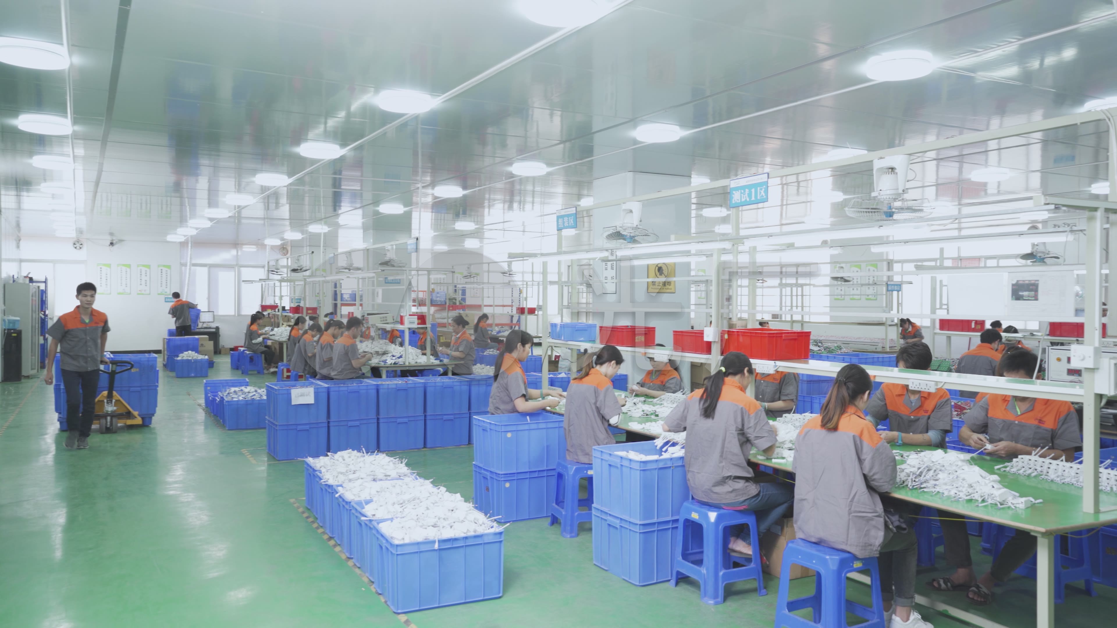 灯饰流水线驱动生产车间_3840x2160_高清视频素材下载