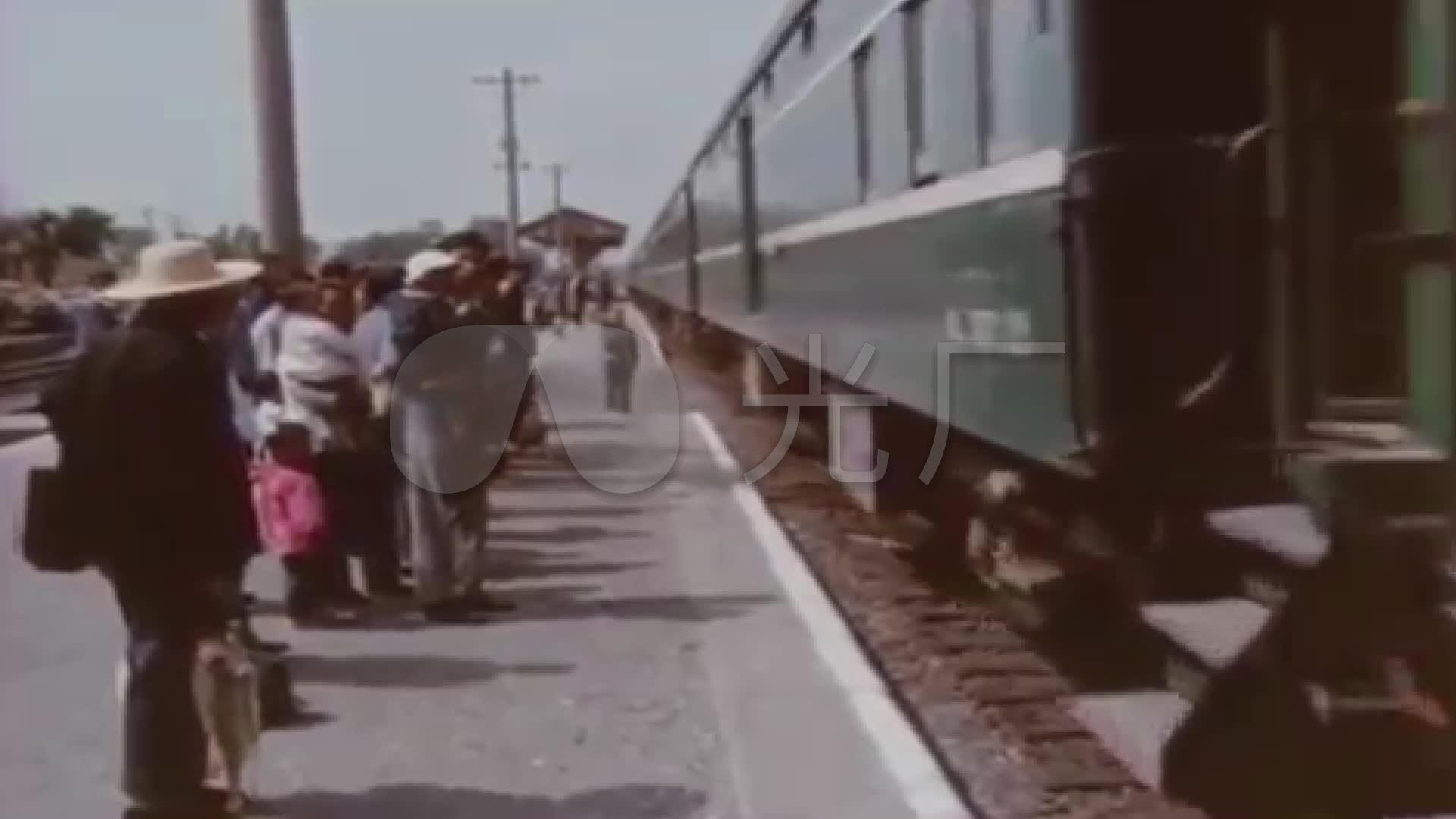 60年代70年代火车站绿皮火车_1920x1080_高清视频素材下载(编号