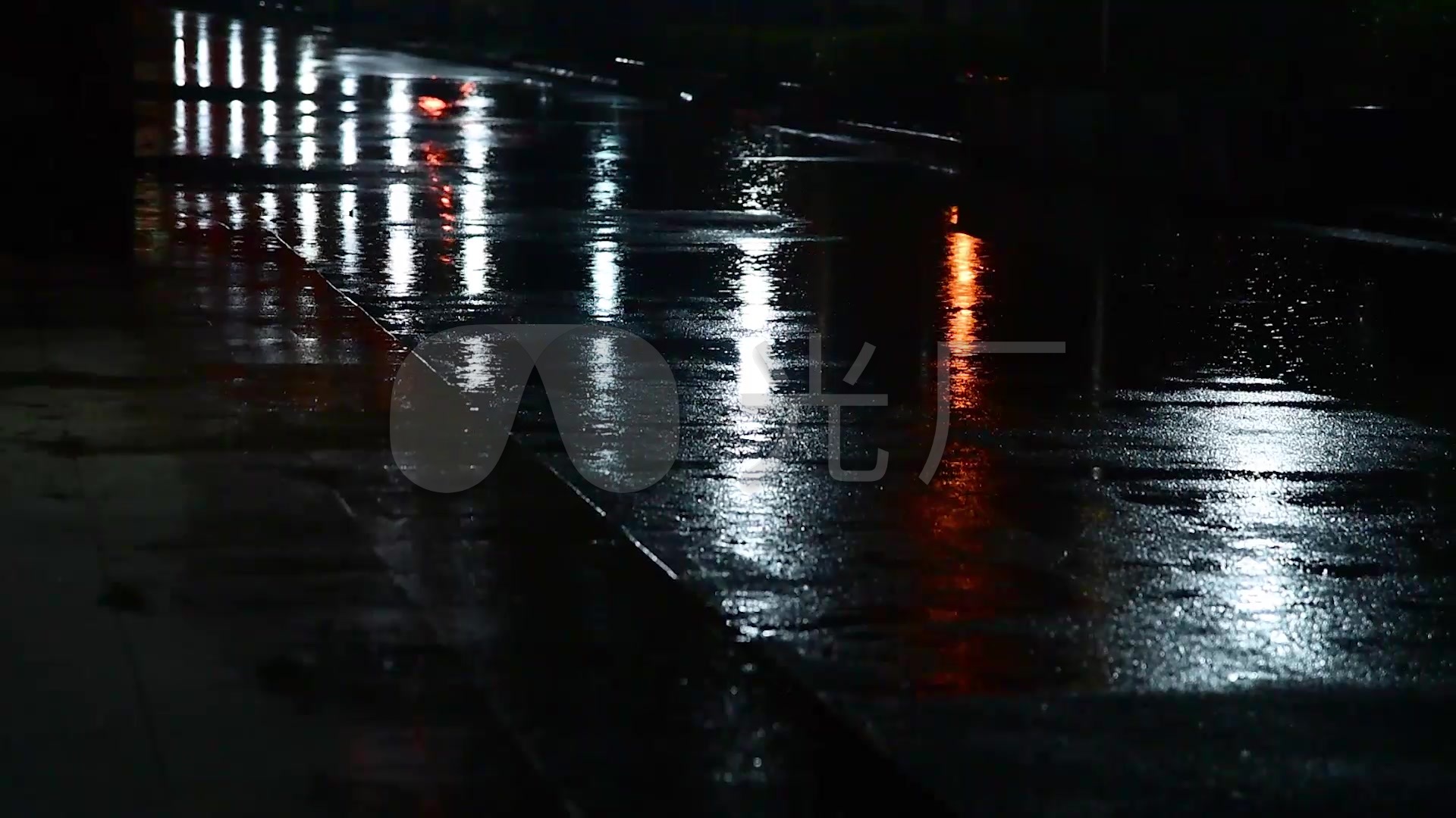 雨夜霓虹灯倒影_1920x1080_高清视频素材下载(编号:)