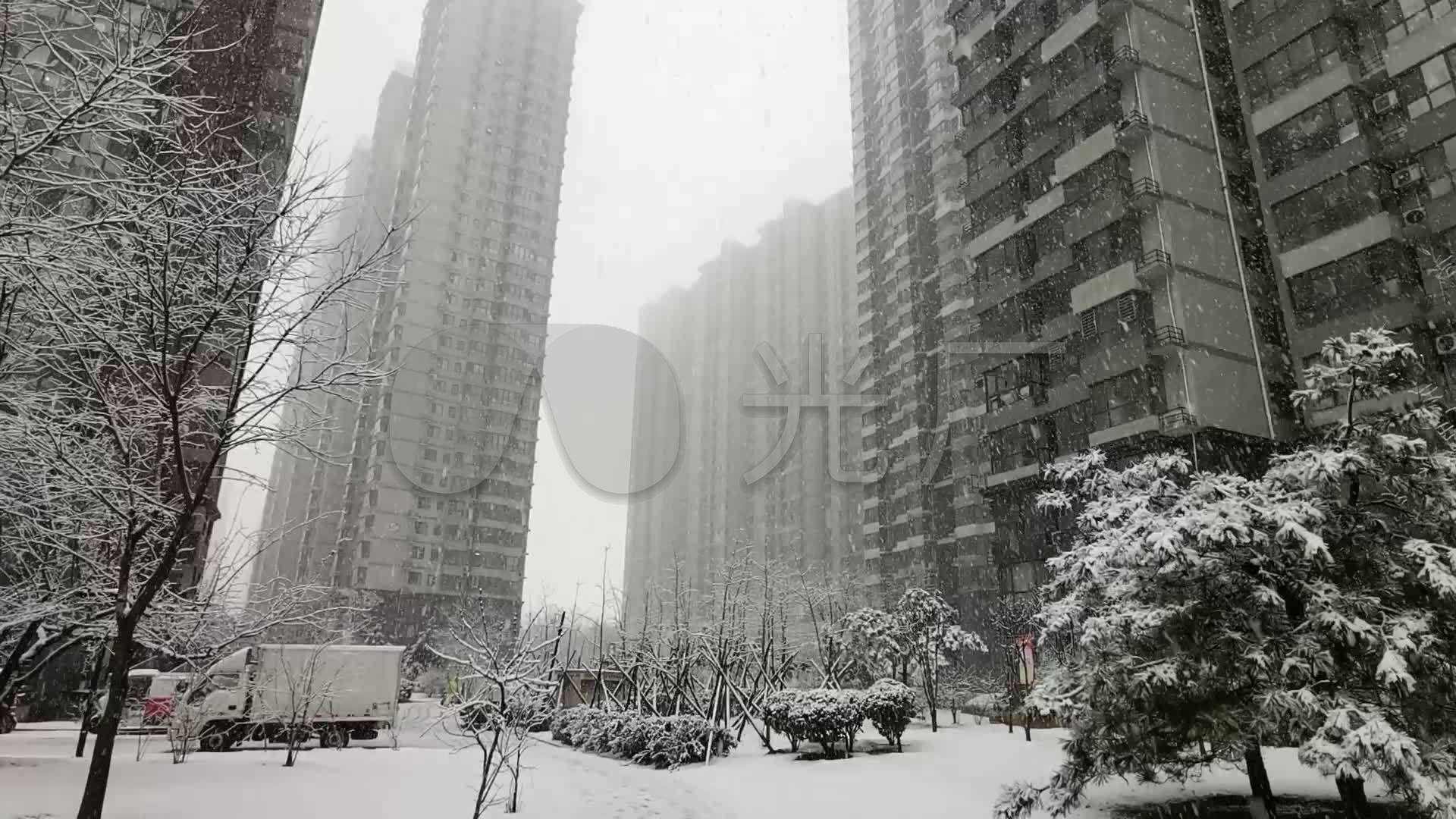 下雪大雪雪景居民楼小区生活