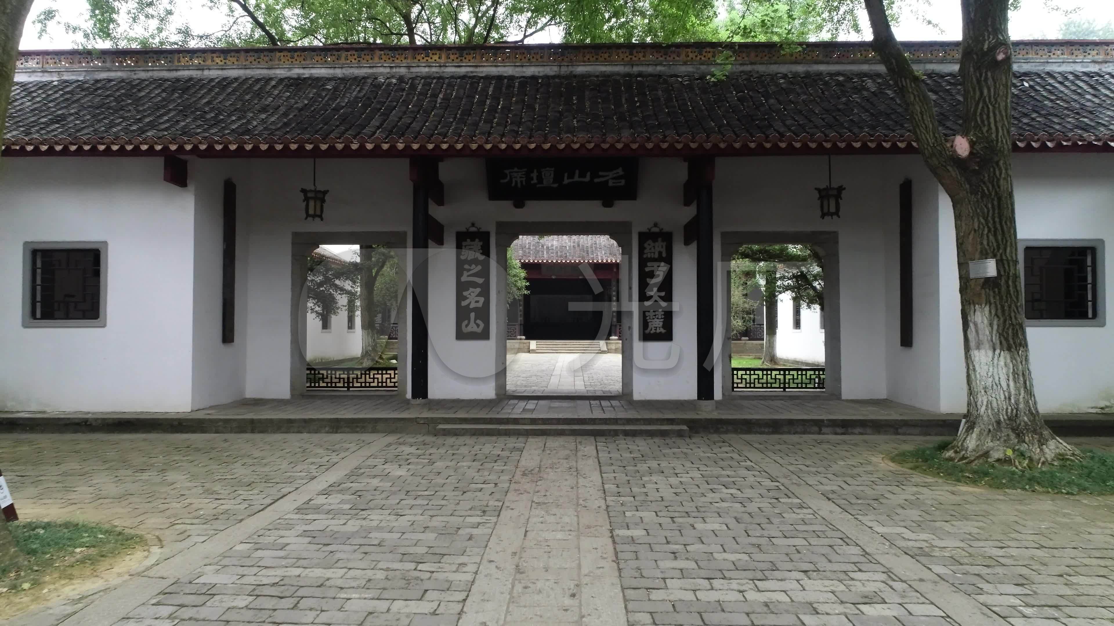 穿越拍摄长沙岳麓书院大门_3840x2160_高清视频素材