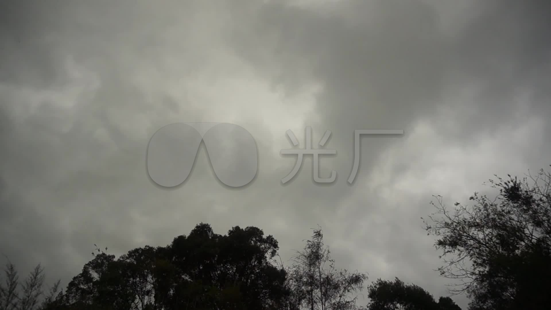 暴雨来临阴天乌云黑云