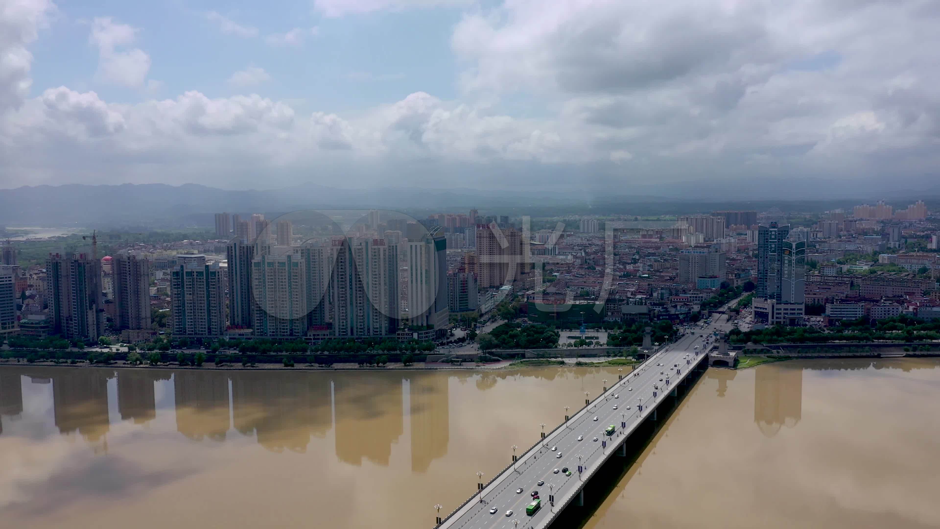 4k航拍陕西汉中城市蓝天全景江边全景