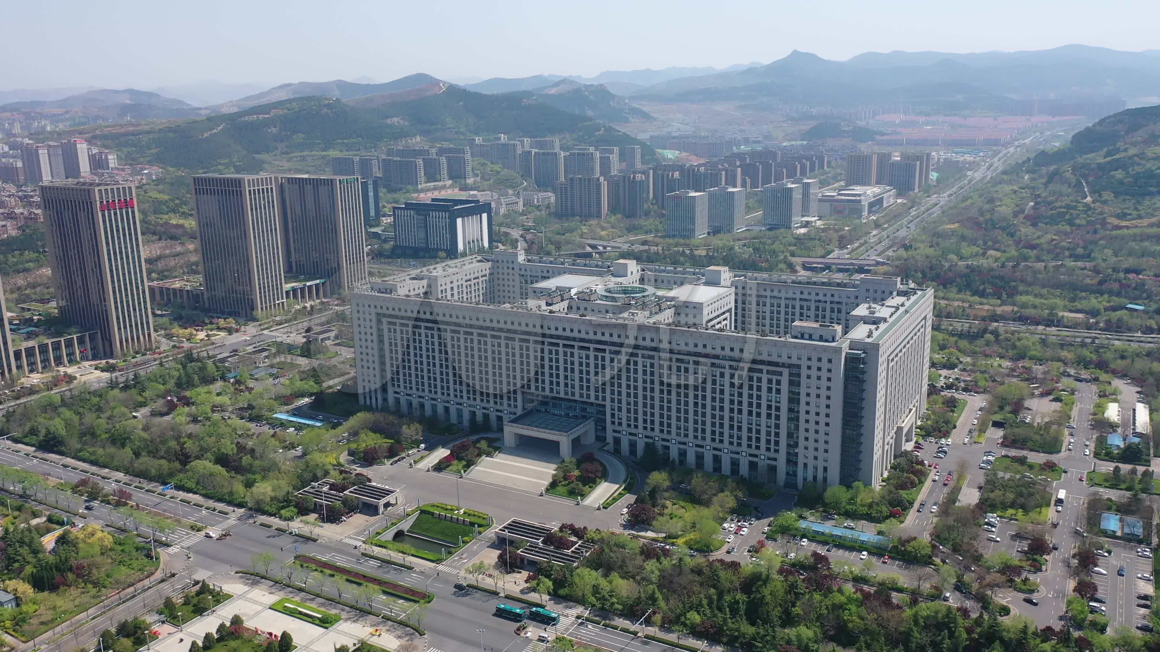 航拍济南市行政中心龙奥大厦_3840x2160_高清视频素材
