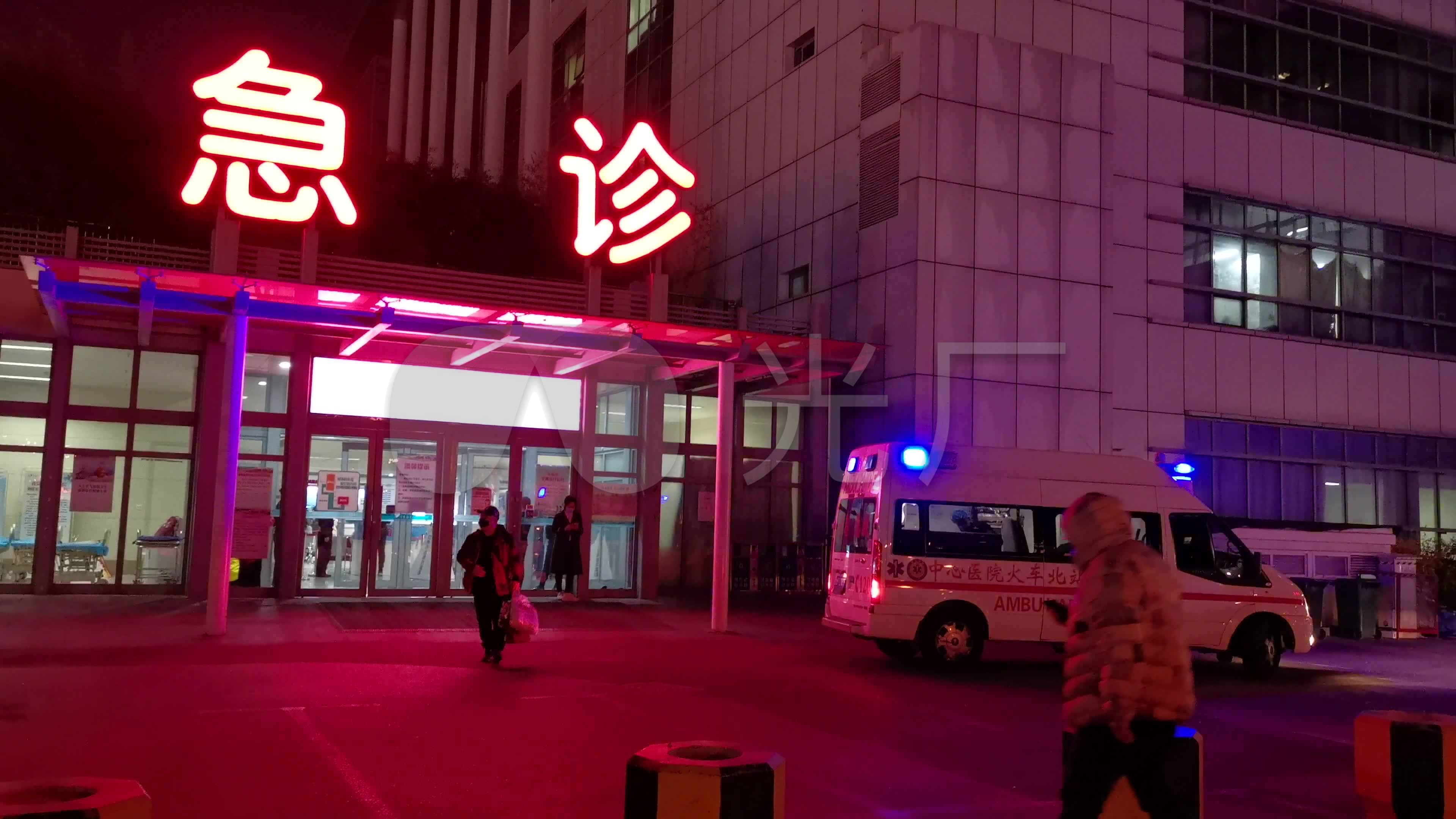 4k夜晚医院救护车急诊_3840x2160_高清视频素材下载