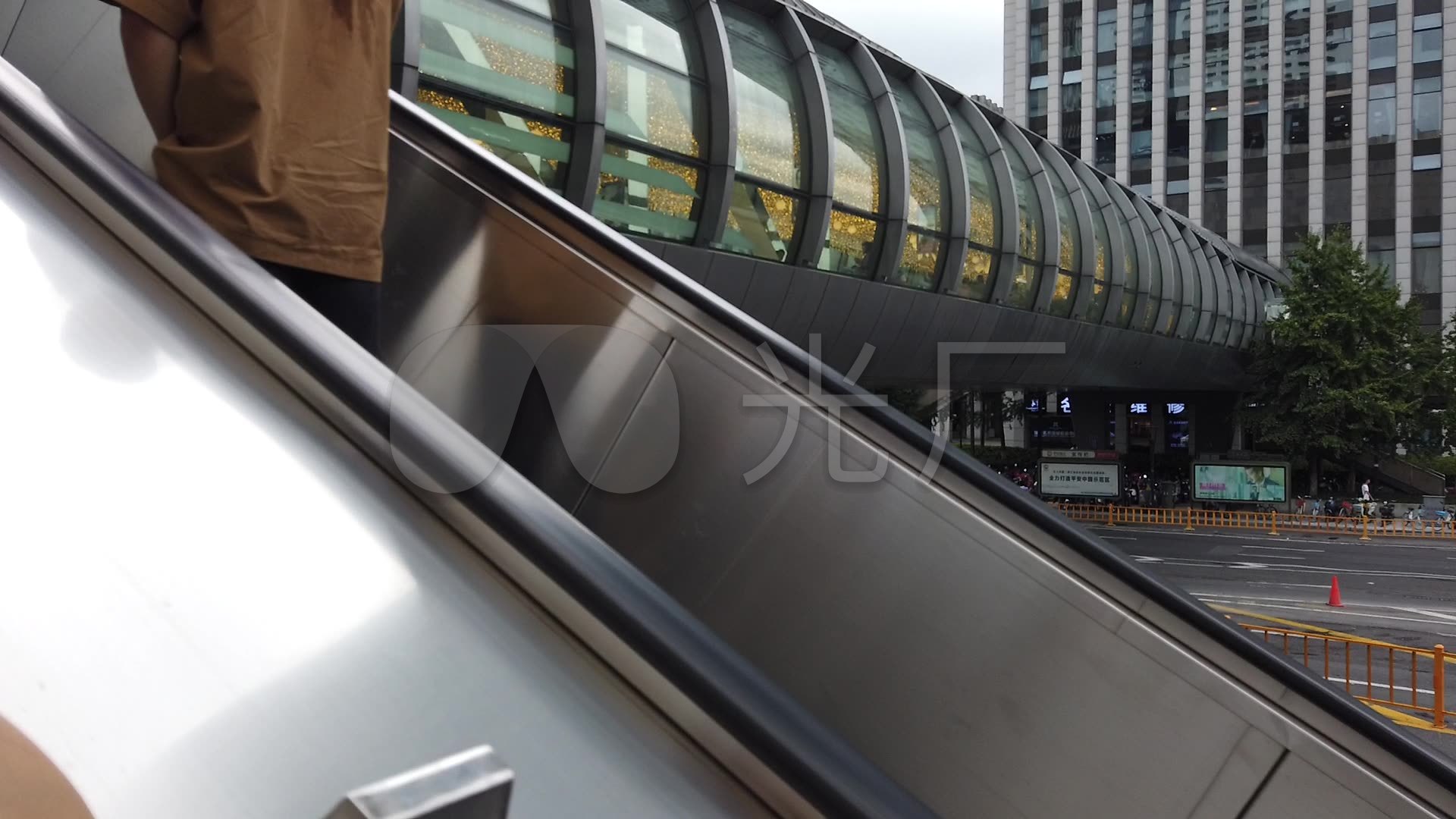 杭州大厦购物城人行过街天桥电梯扶梯
