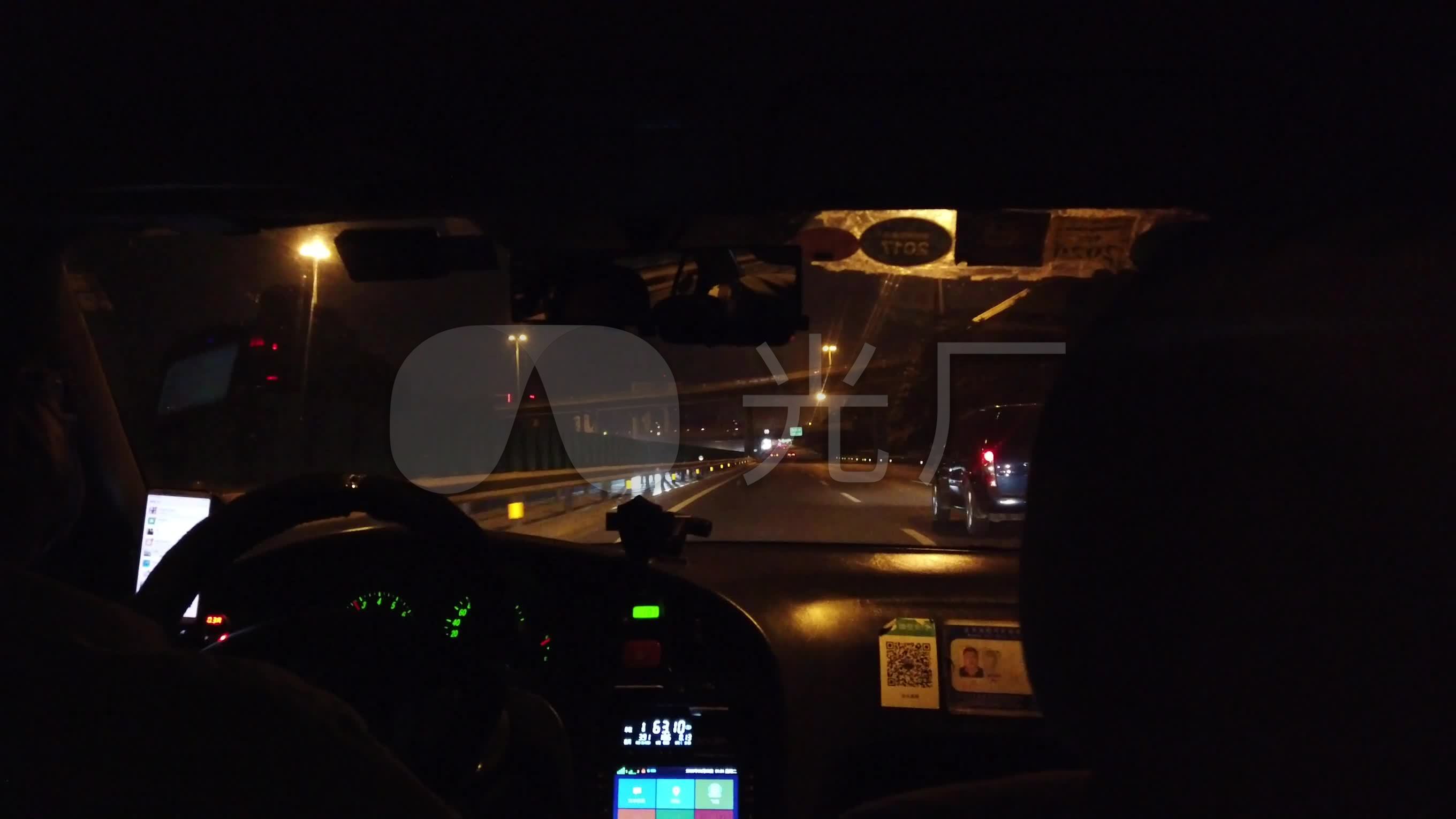 夜晚出租车行驶_2720x1530_高清视频素材下载(编号:4684930)_实拍视频