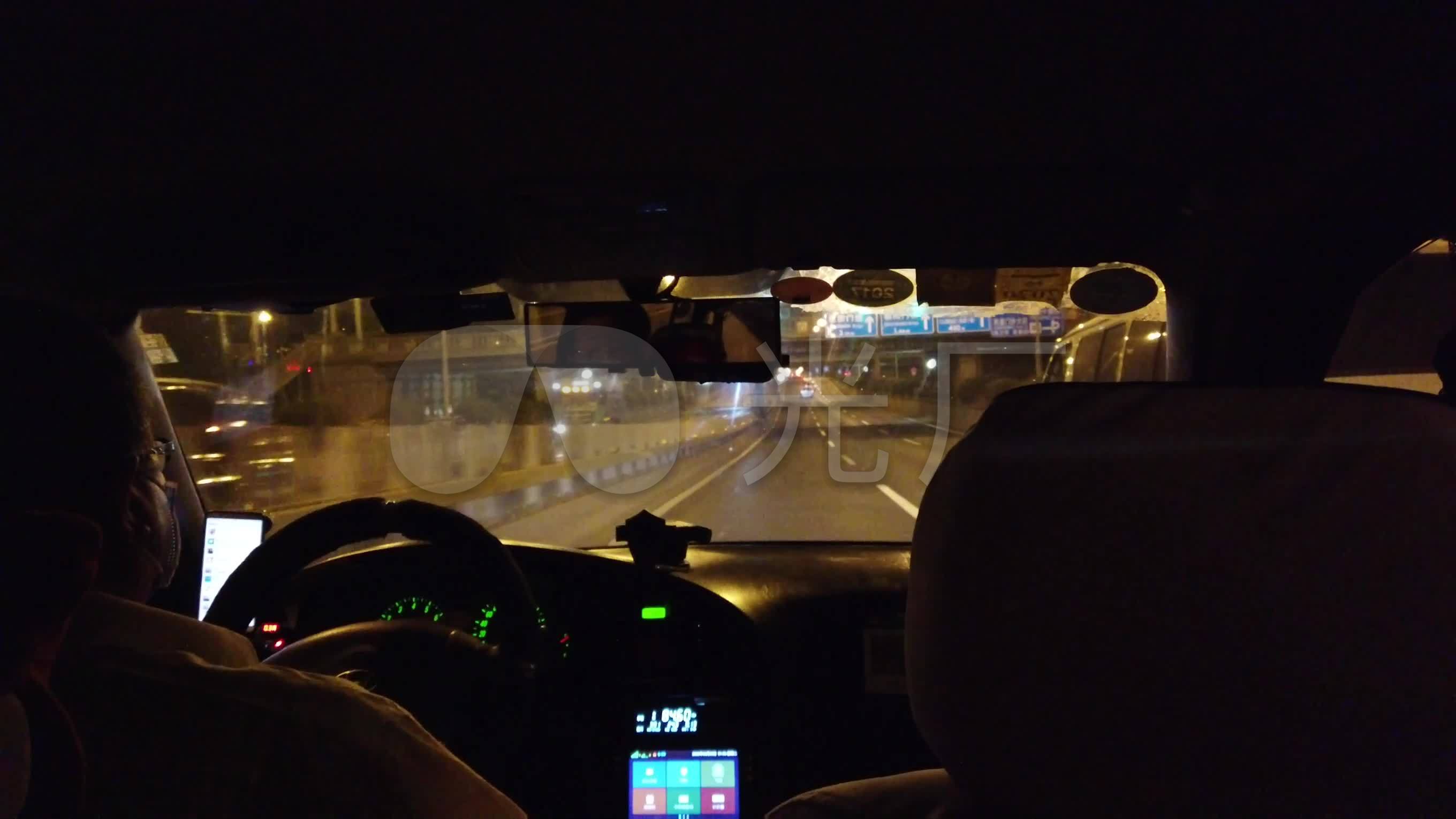 夜晚出租车行驶_2720x1530_高清视频素材下载(编号:)