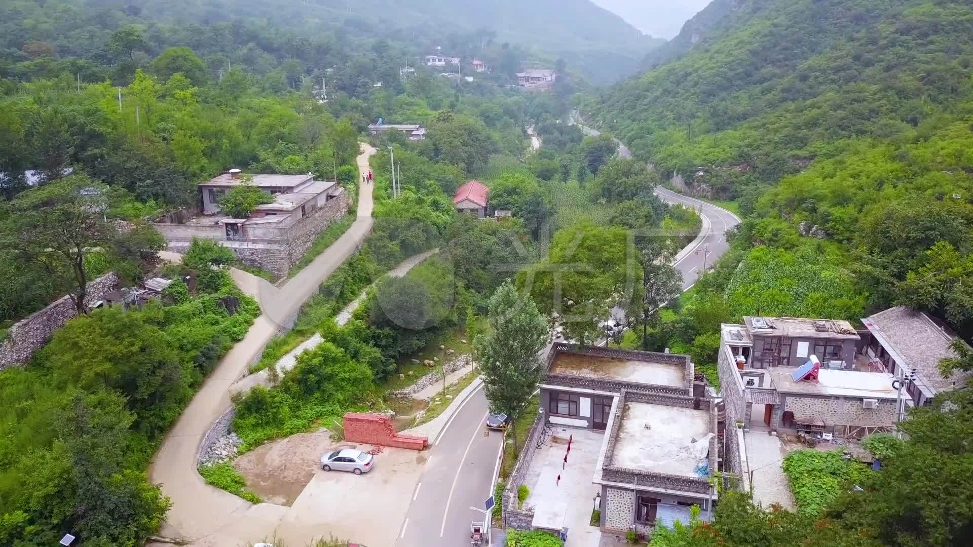 航拍河北省保定市涞水县野三坡南峪村民宿