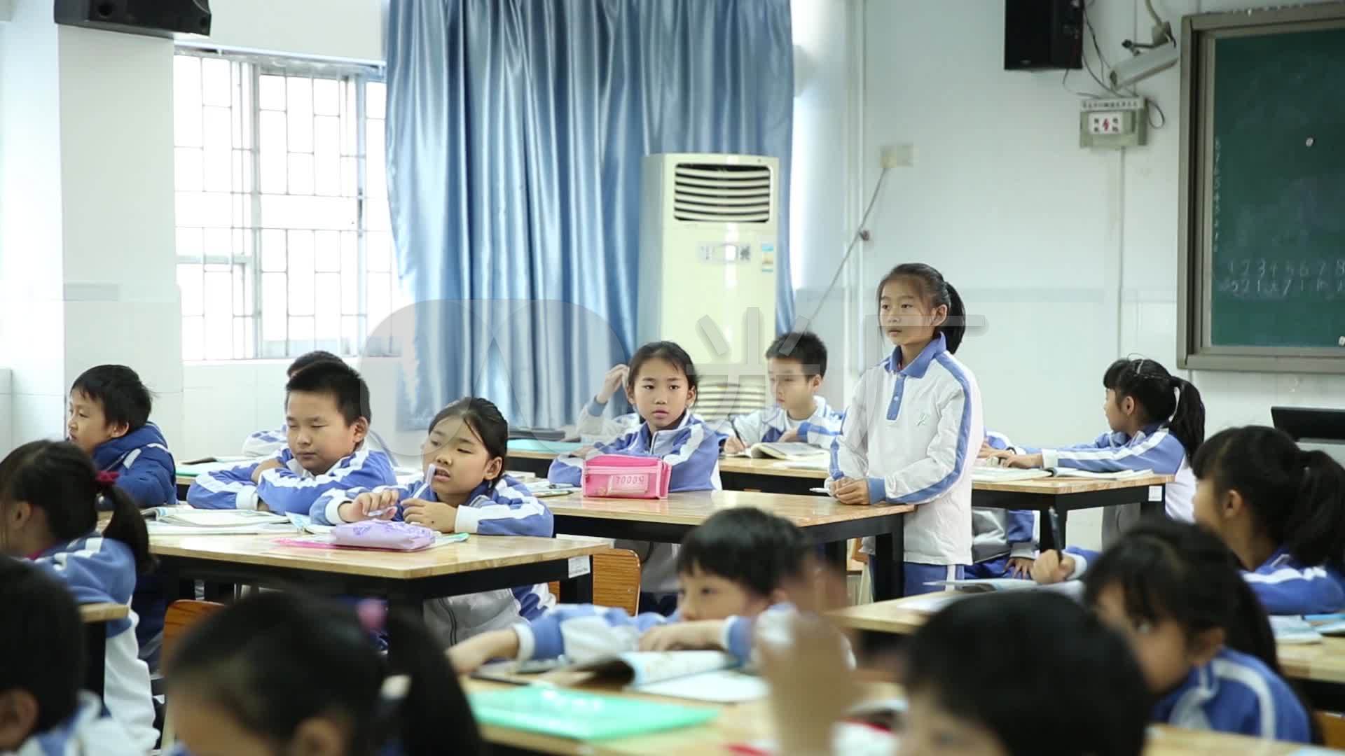 科学实验教师给小学生上课_1920x1080_高清视频素材