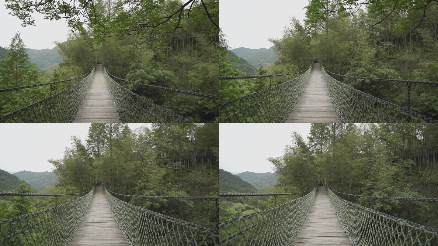 山林里的铁索桥