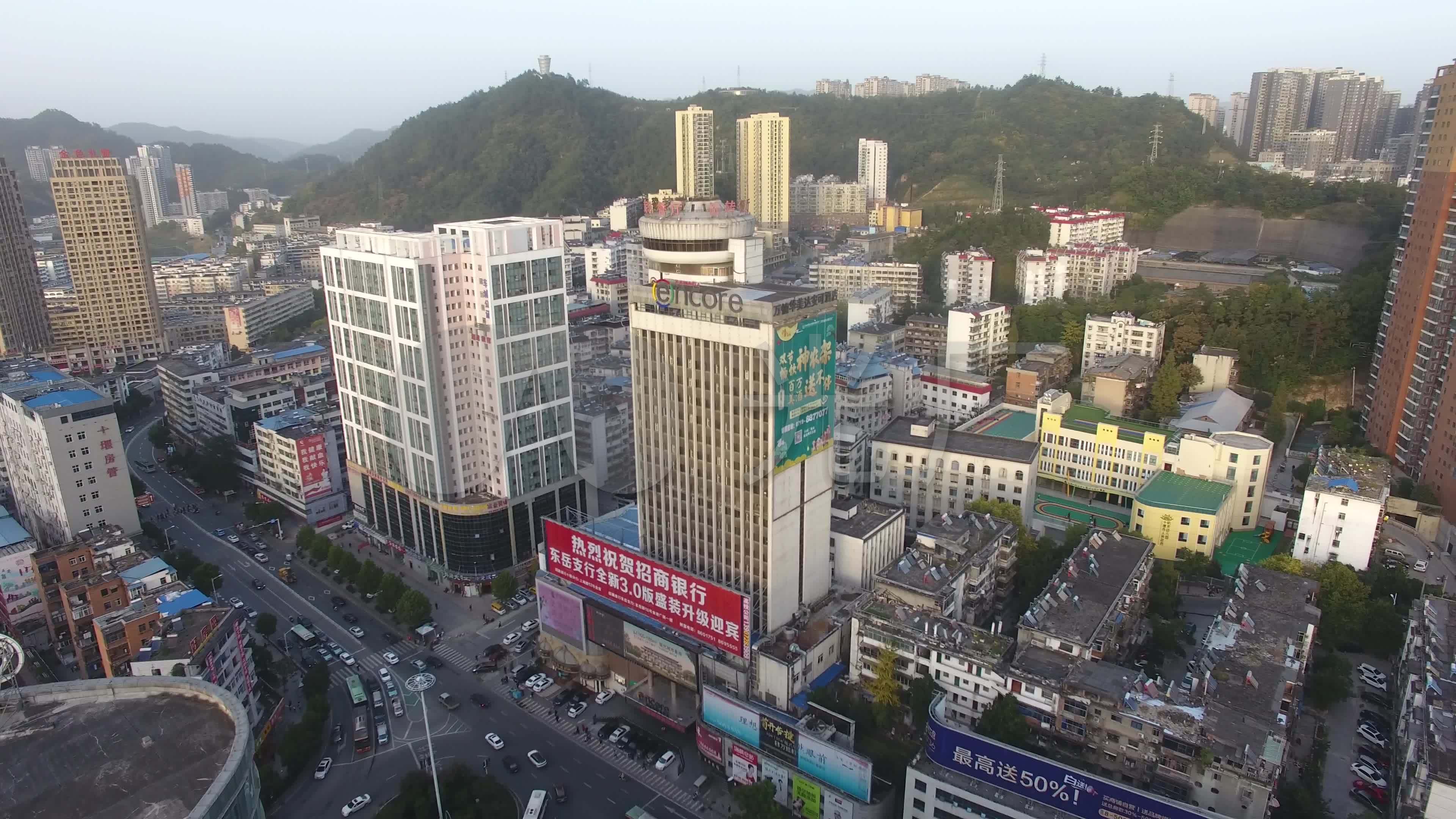 航拍十堰市无人机车流建筑