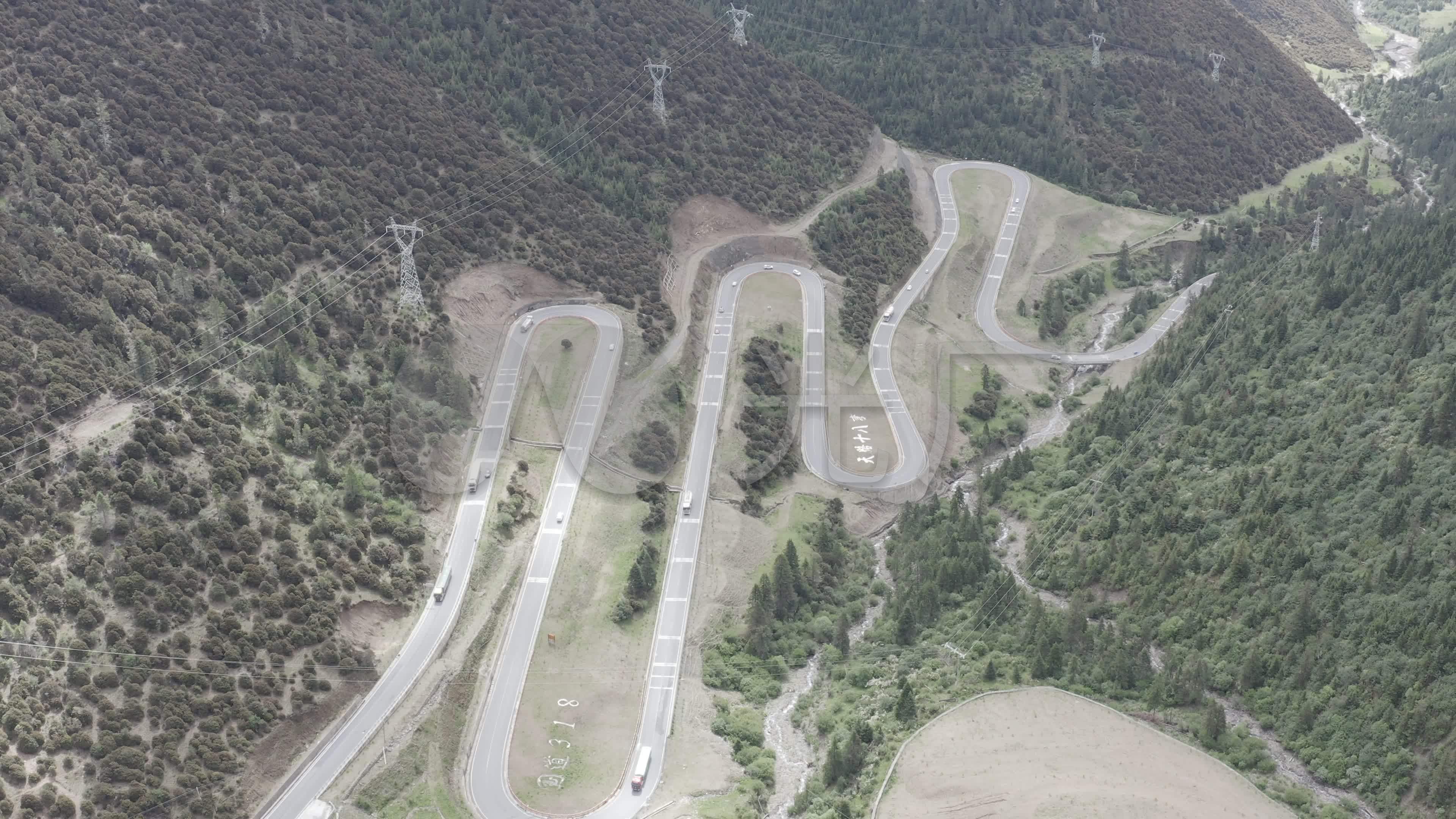 航拍川西甘孜藏族自治州山路十八弯