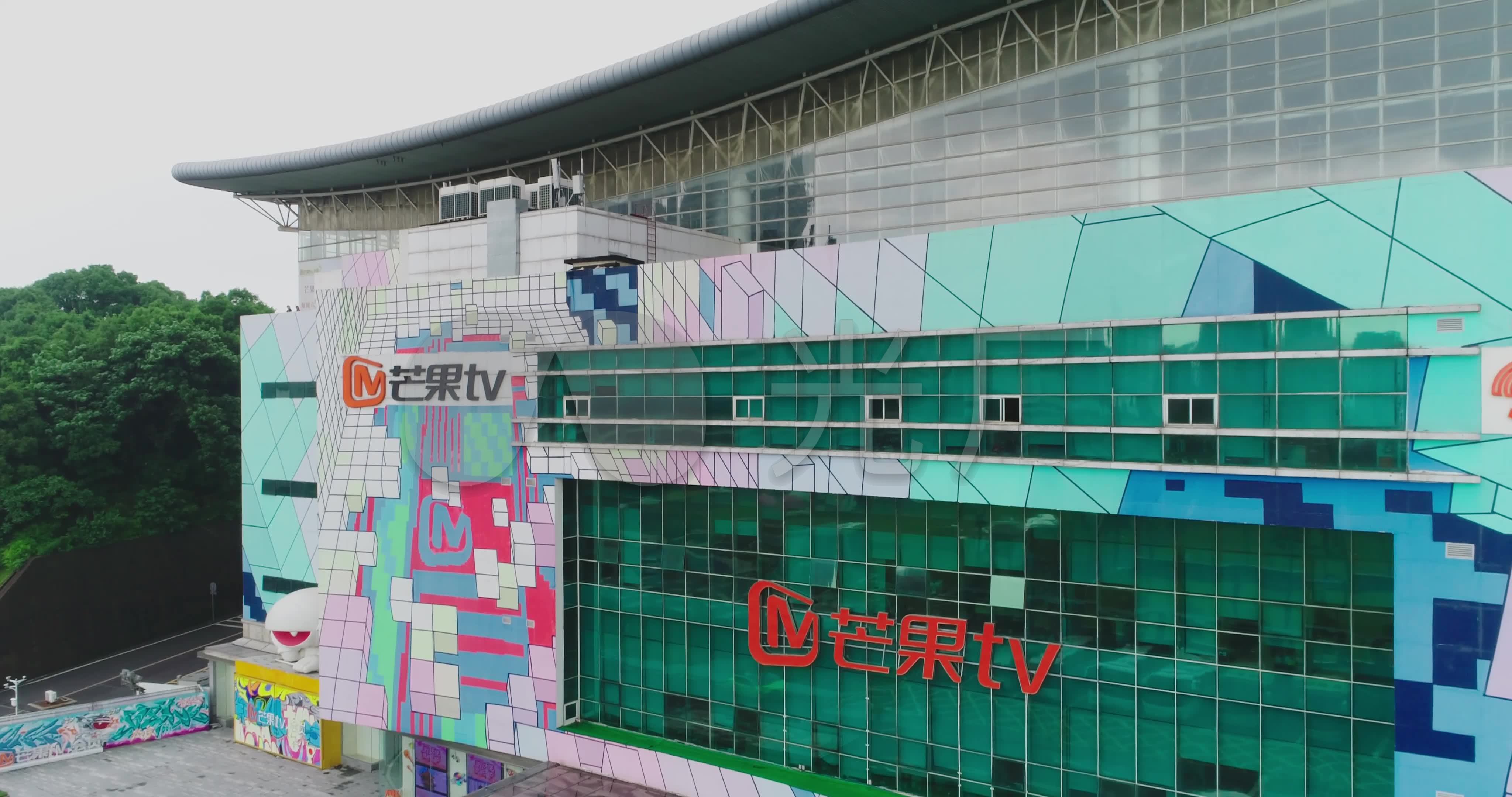 4k航拍芒果tv芒果超媒大楼03_4096x2160_高清视频素材