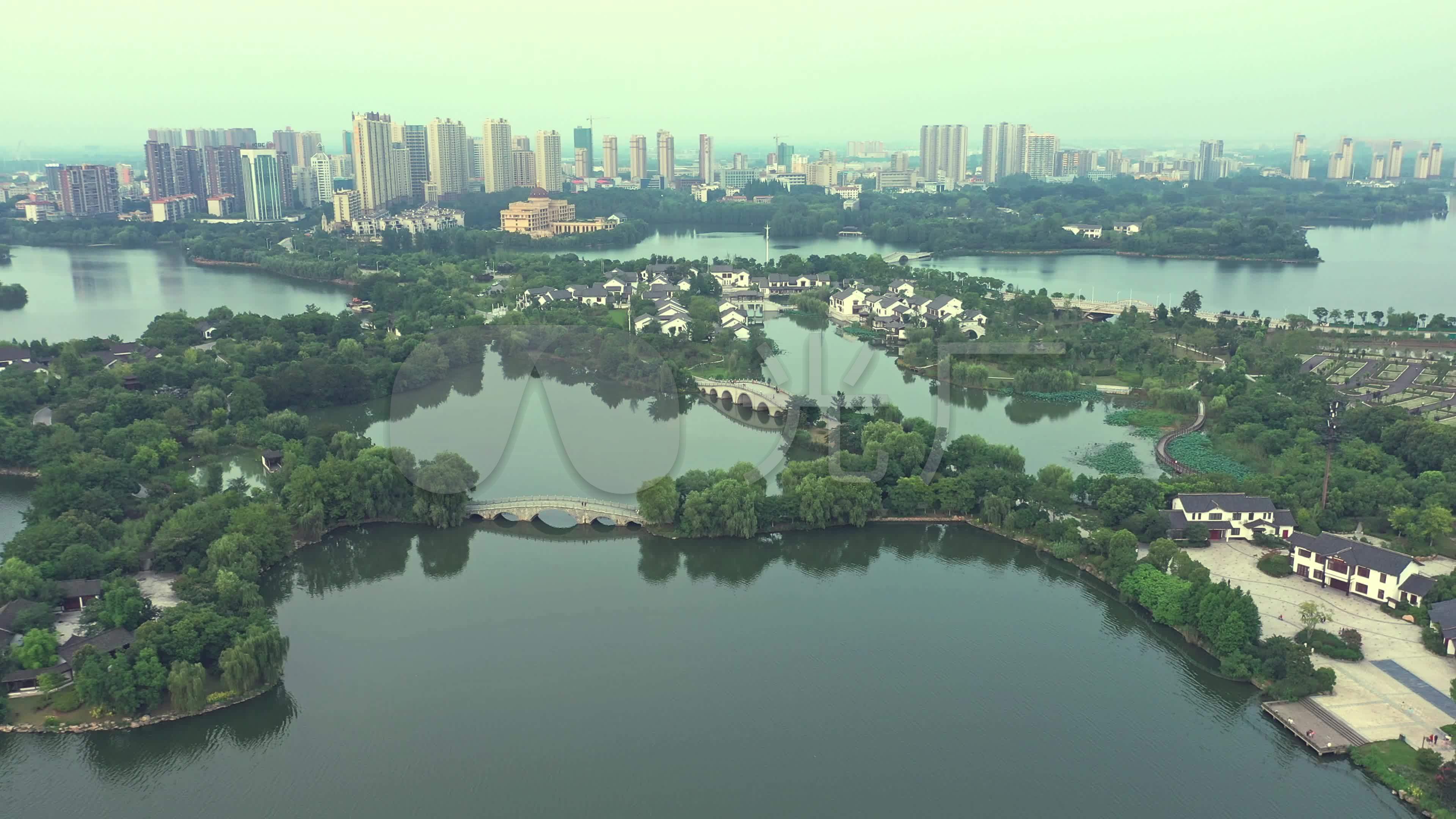 黄冈地标遗爱湖湿地公园航拍素材_3840x2160_高清视频素材下载(编号