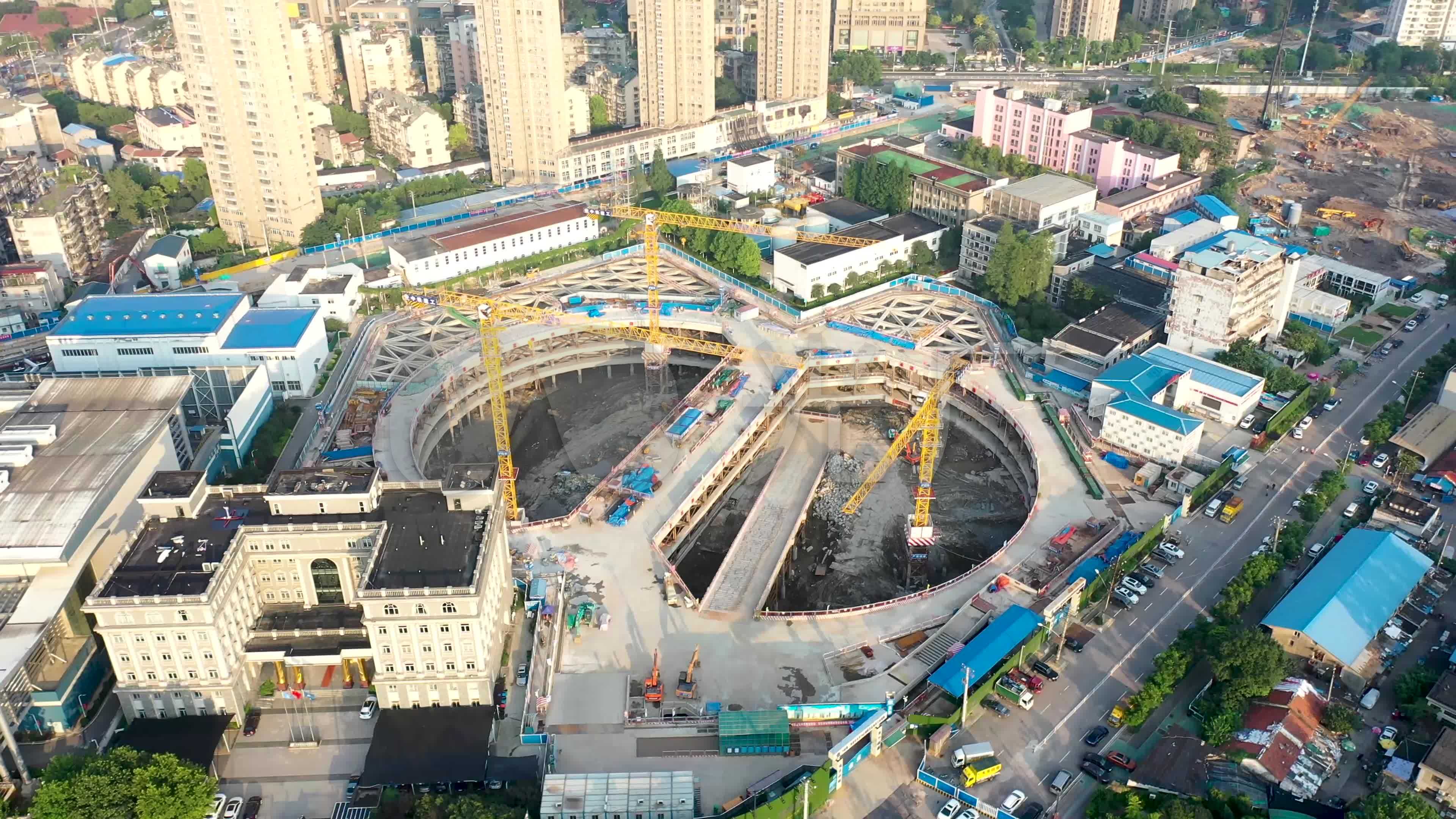 武汉江城之门楼盘工地建设施工记实