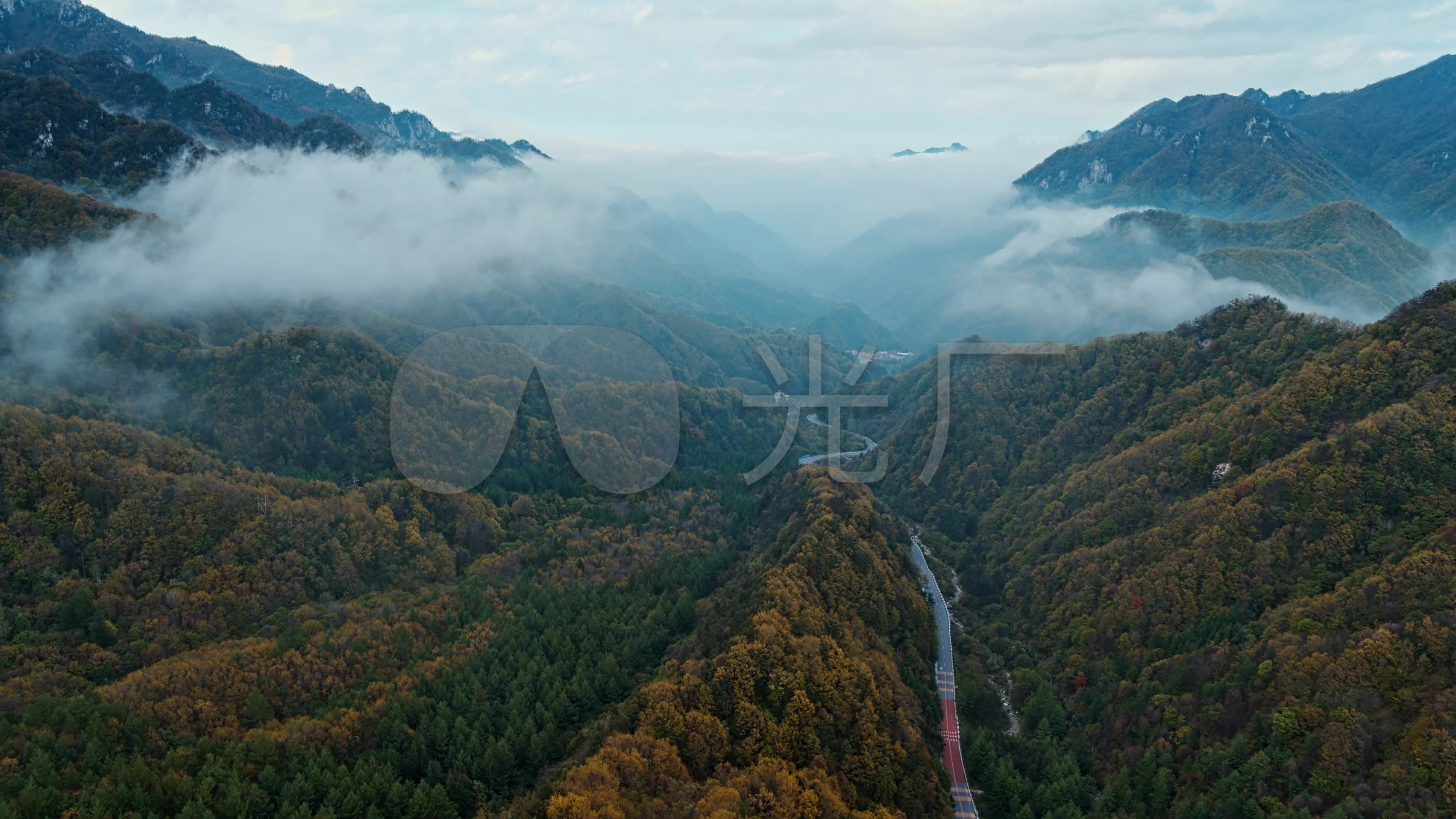 高清实拍山脉鸟瞰秦岭山_3840x2160_高清视频素材下载(编号:4822632)