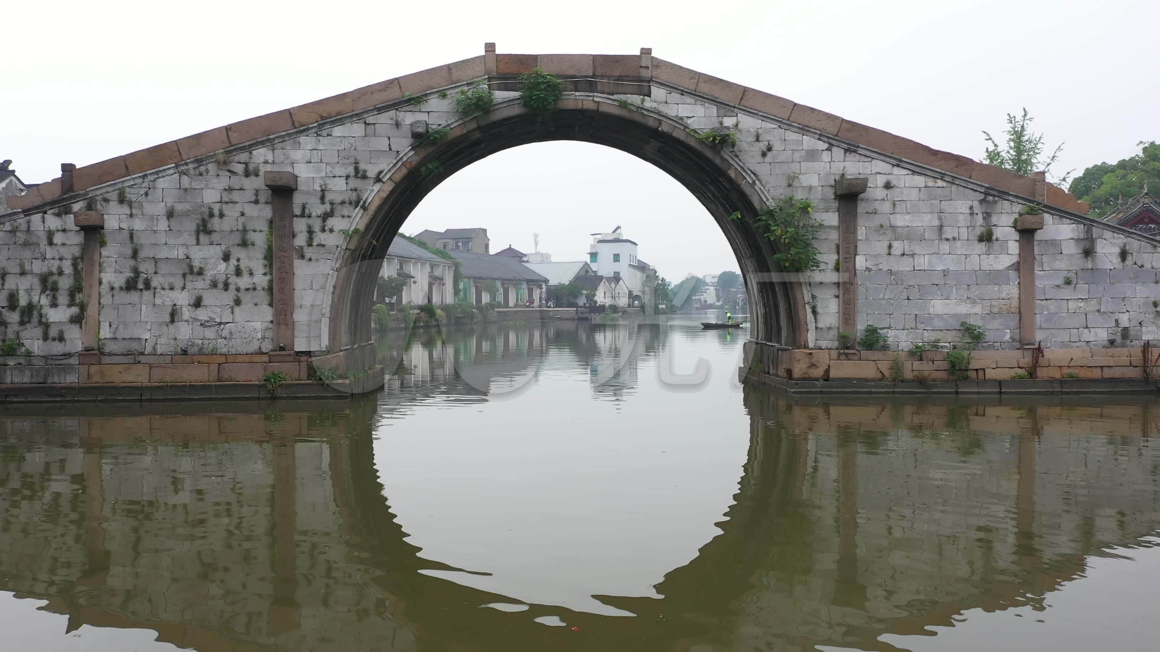 古代古建筑航拍古镇桥桥鼓楼建筑群河流绿水