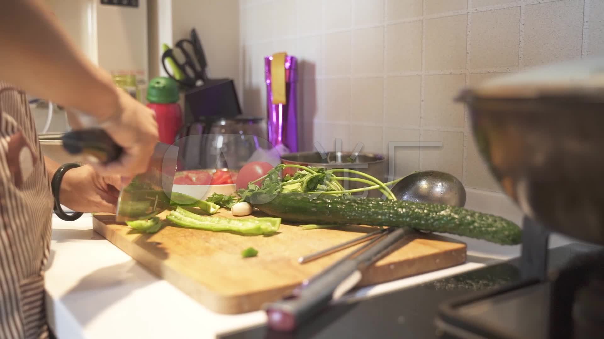 家庭主妇做饭升格拍摄_1920x1080_高清视频素材下载