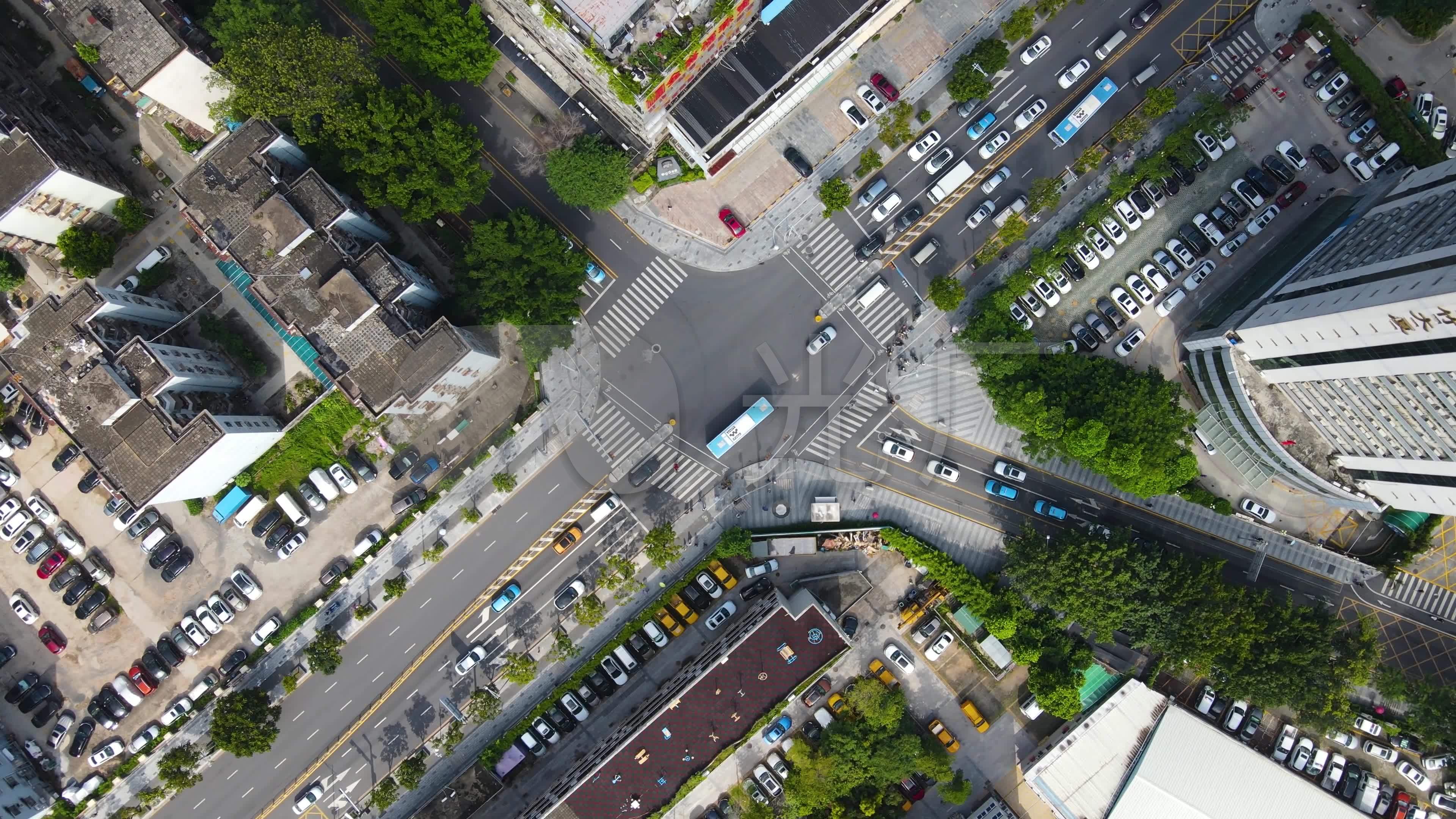 鸟瞰城市十字路口_3840x2160_高清视频素材下载(编号